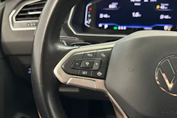 musta Volkswagen Tiguan 2021 kuva 13.