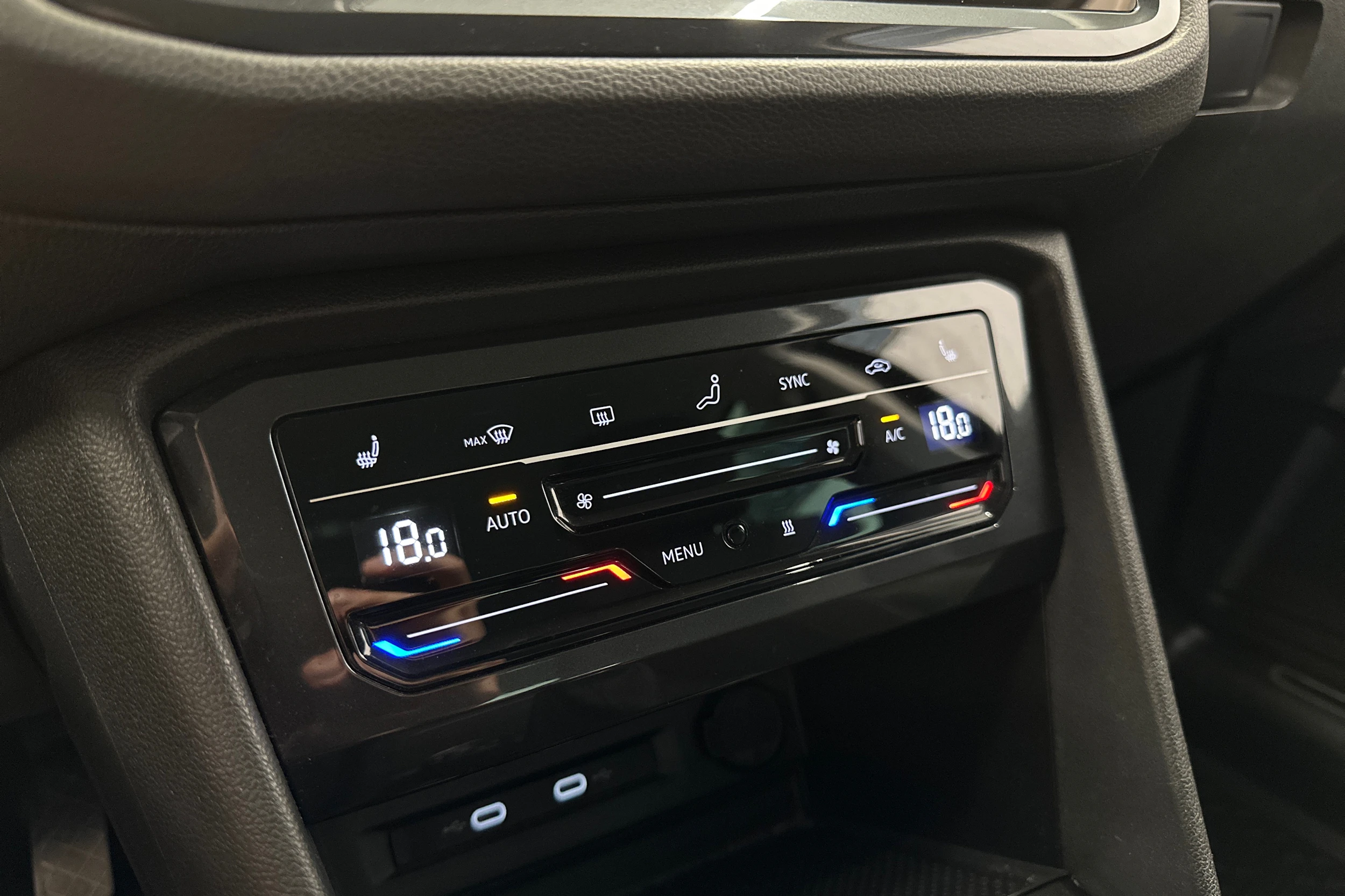 musta Volkswagen Tiguan 2021 kuva 16.