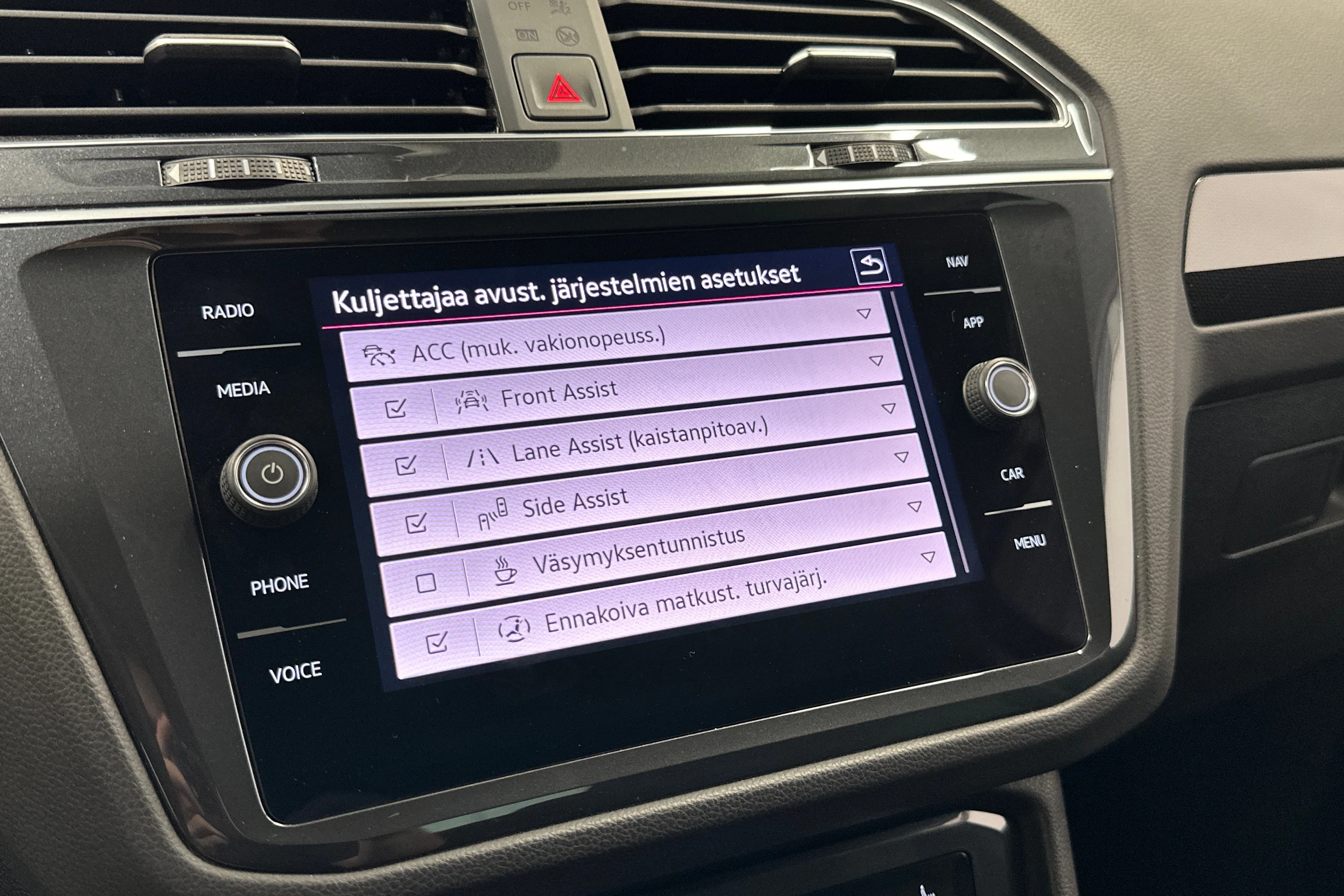 musta Volkswagen Tiguan 2021 kuva 19.