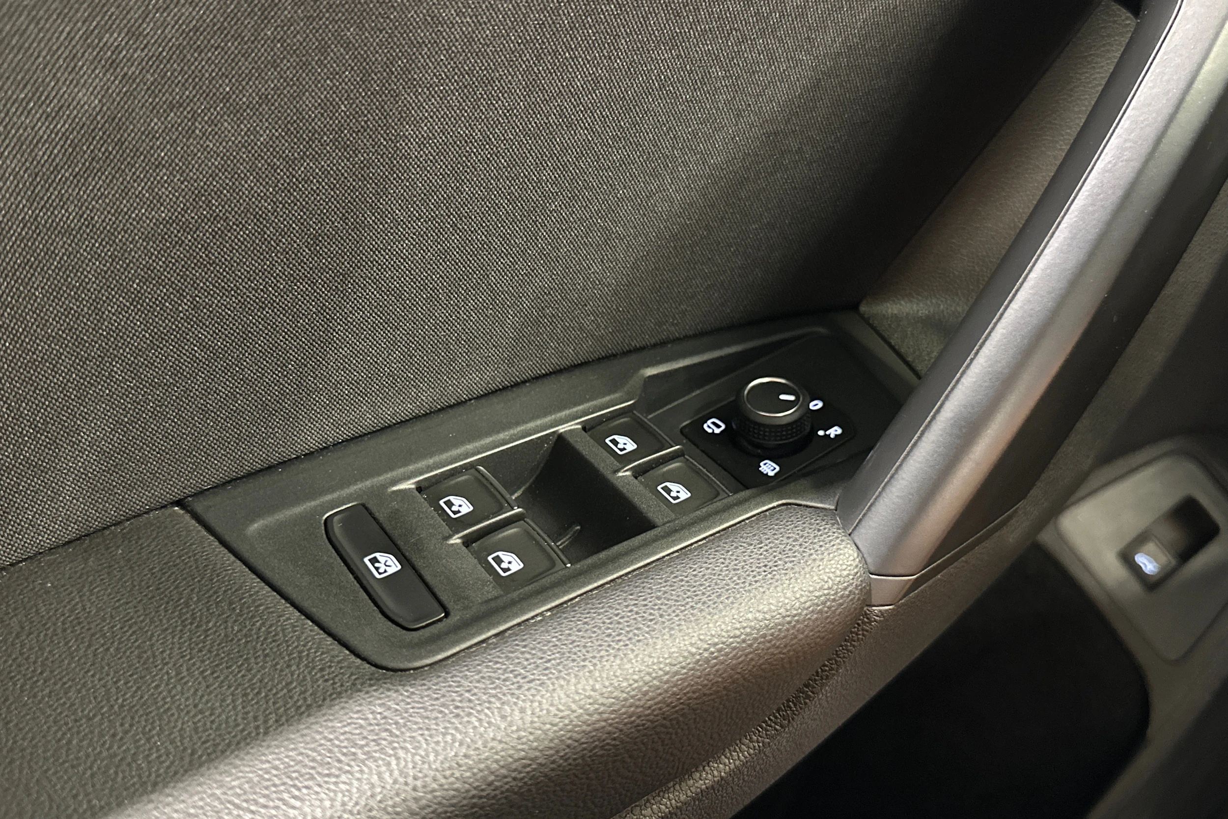 musta Volkswagen Tiguan 2021 kuva 21.
