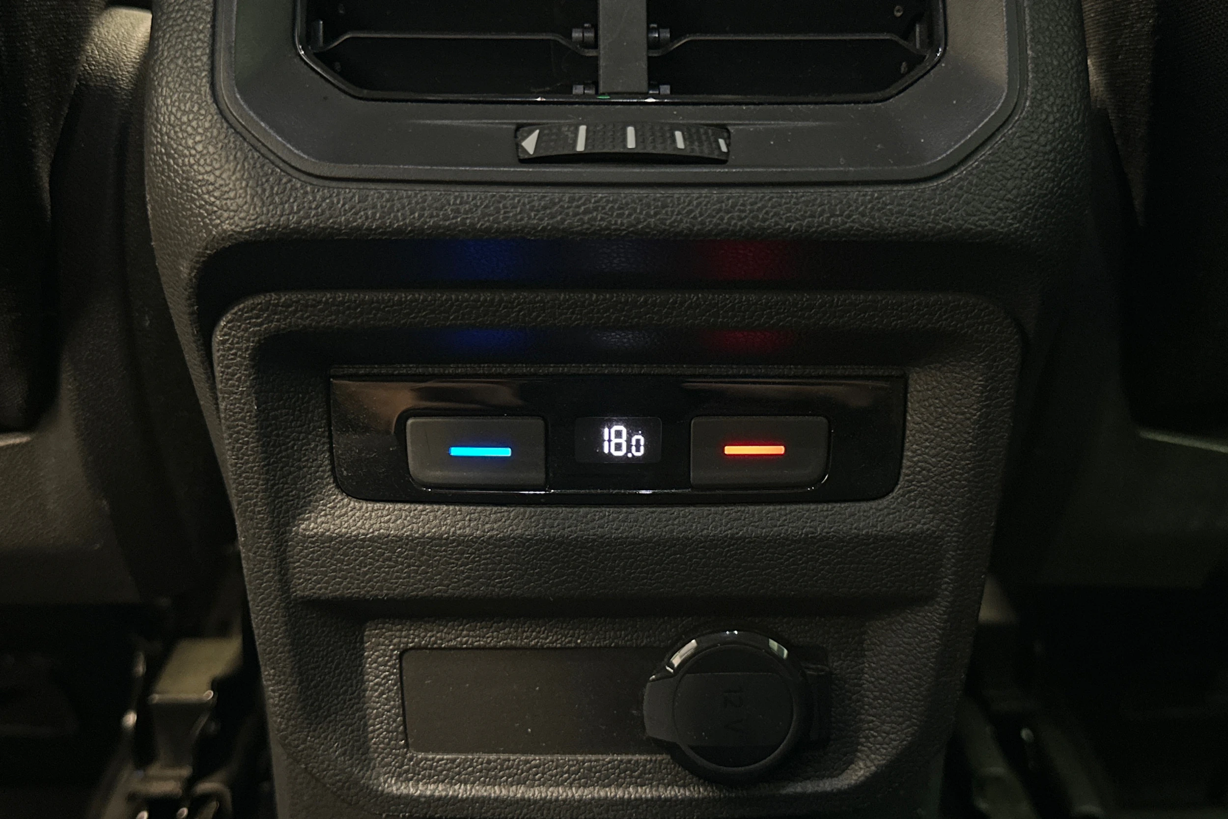 musta Volkswagen Tiguan 2021 kuva 23.