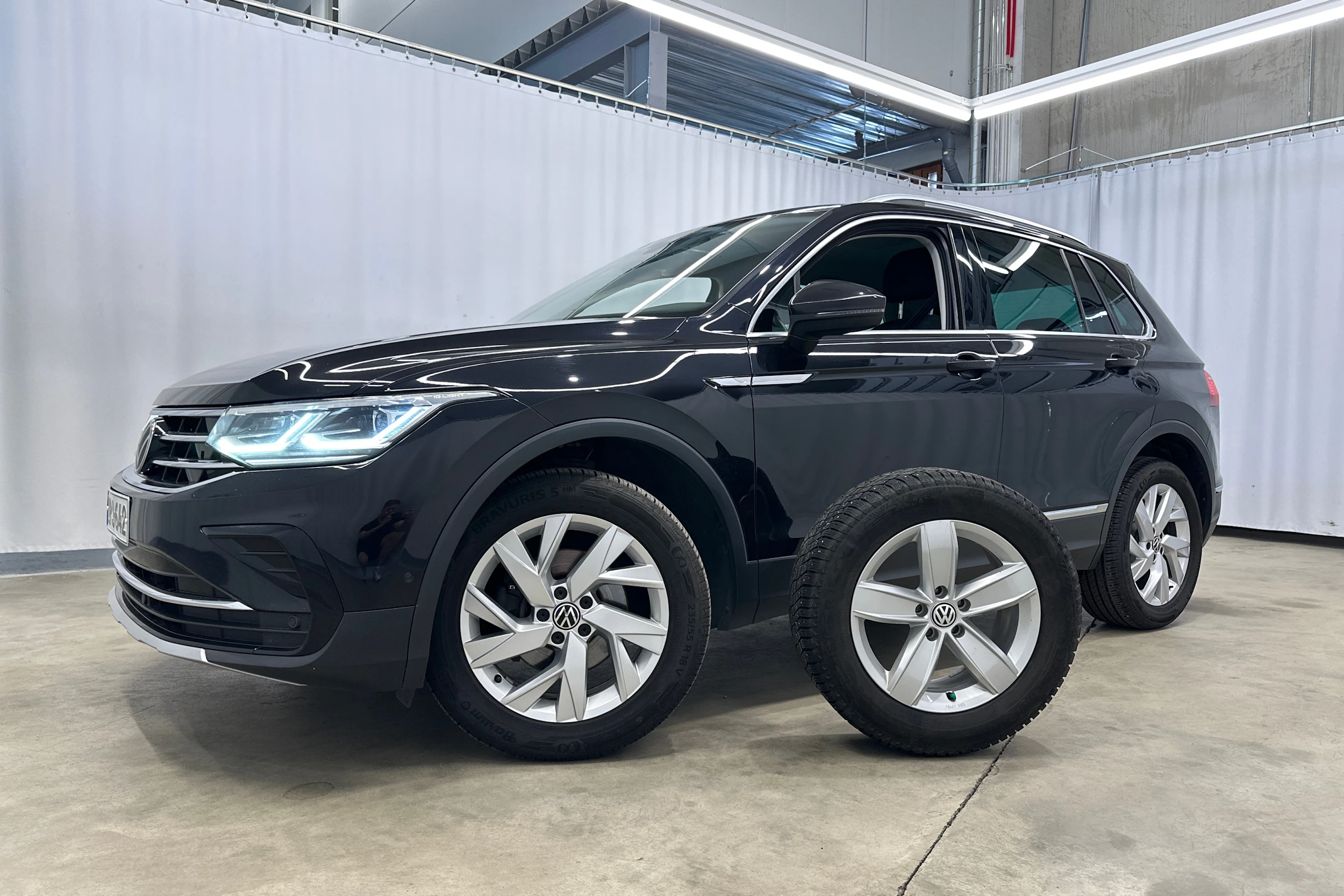 musta Volkswagen Tiguan 2021 kuva 28.