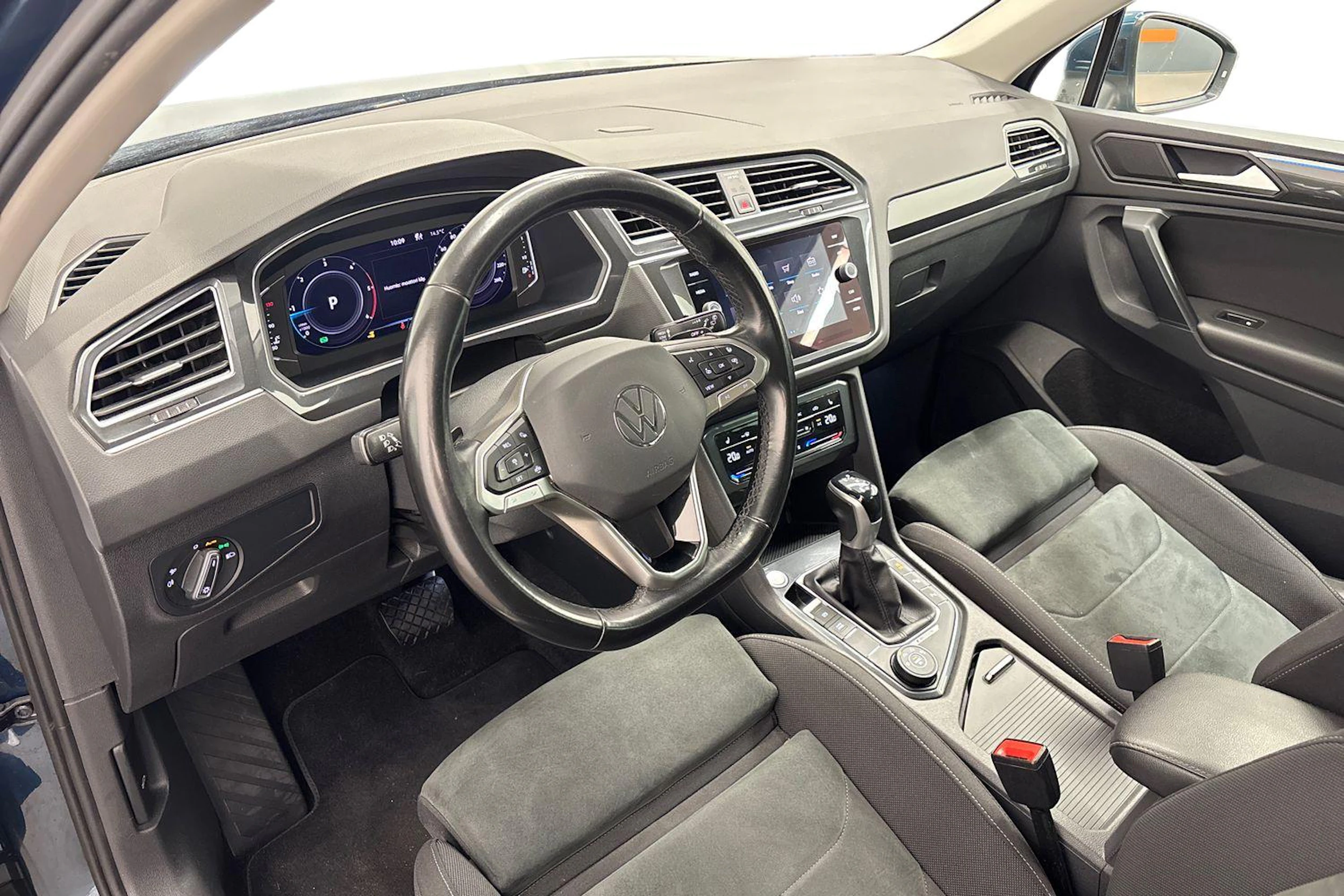 sininen Volkswagen Tiguan 2021 kuva 6.
