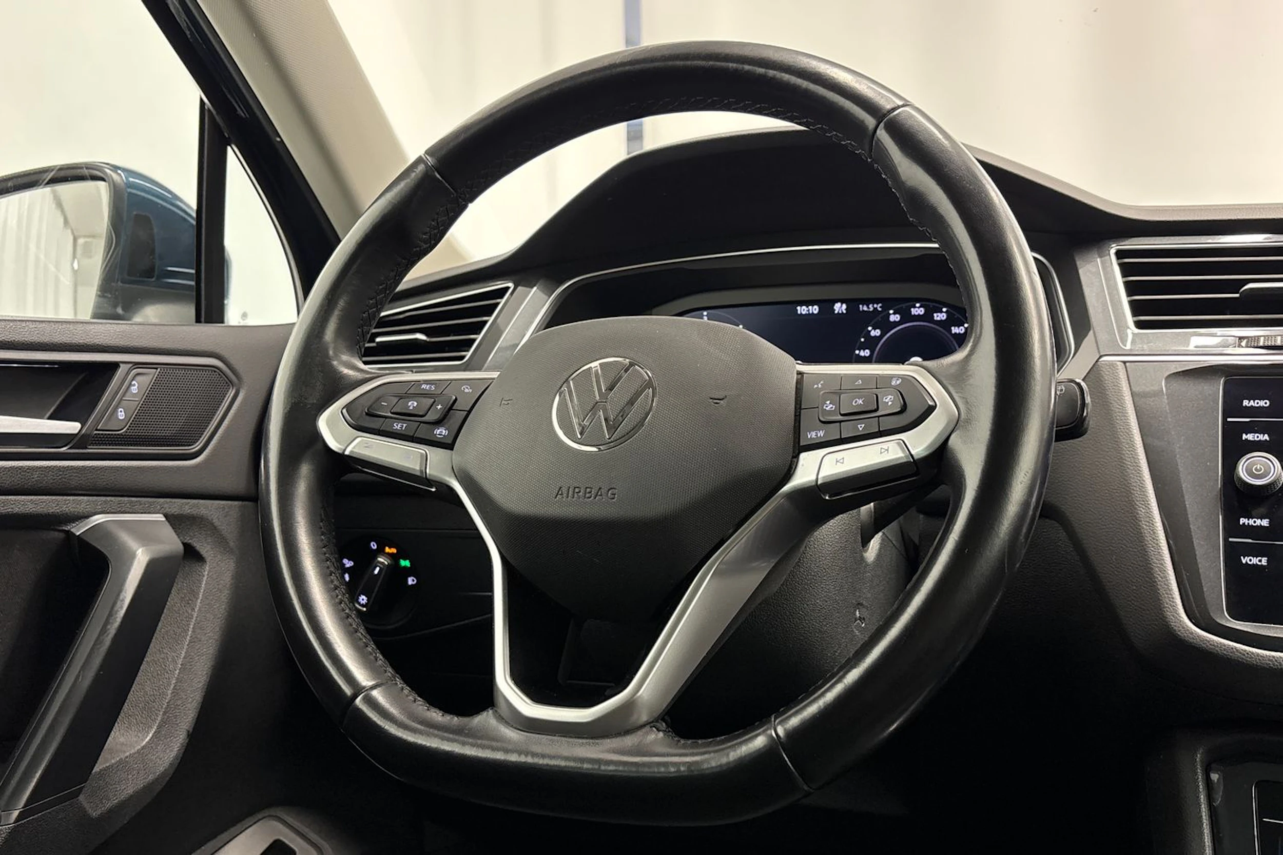 sininen Volkswagen Tiguan 2021 kuva 13.