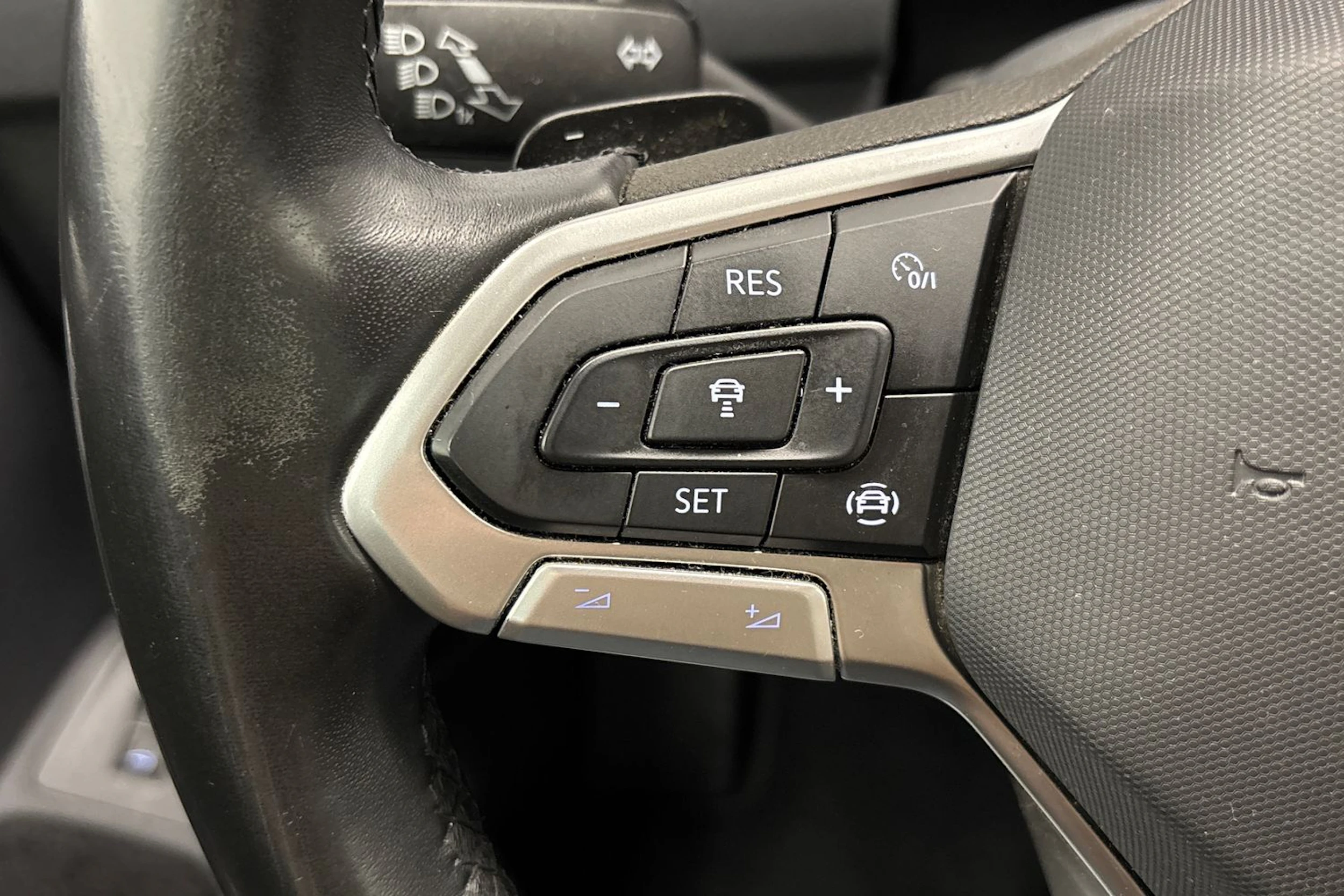 sininen Volkswagen Tiguan 2021 kuva 14.