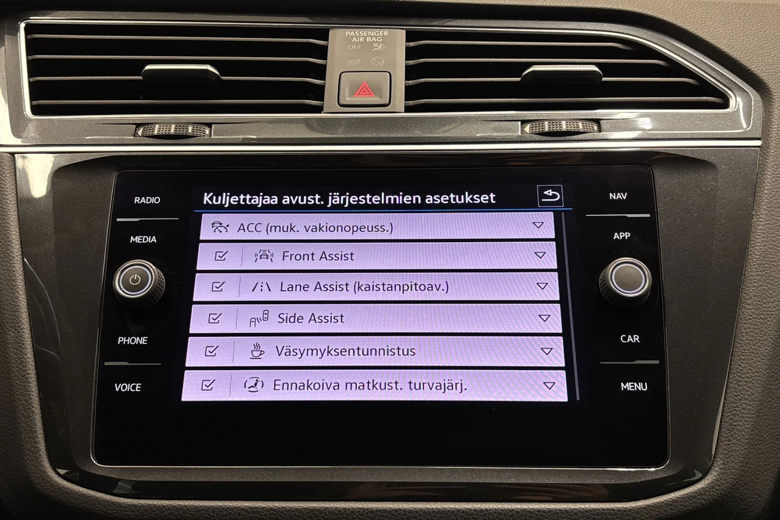 sininen Volkswagen Tiguan 2021 kuva 20.