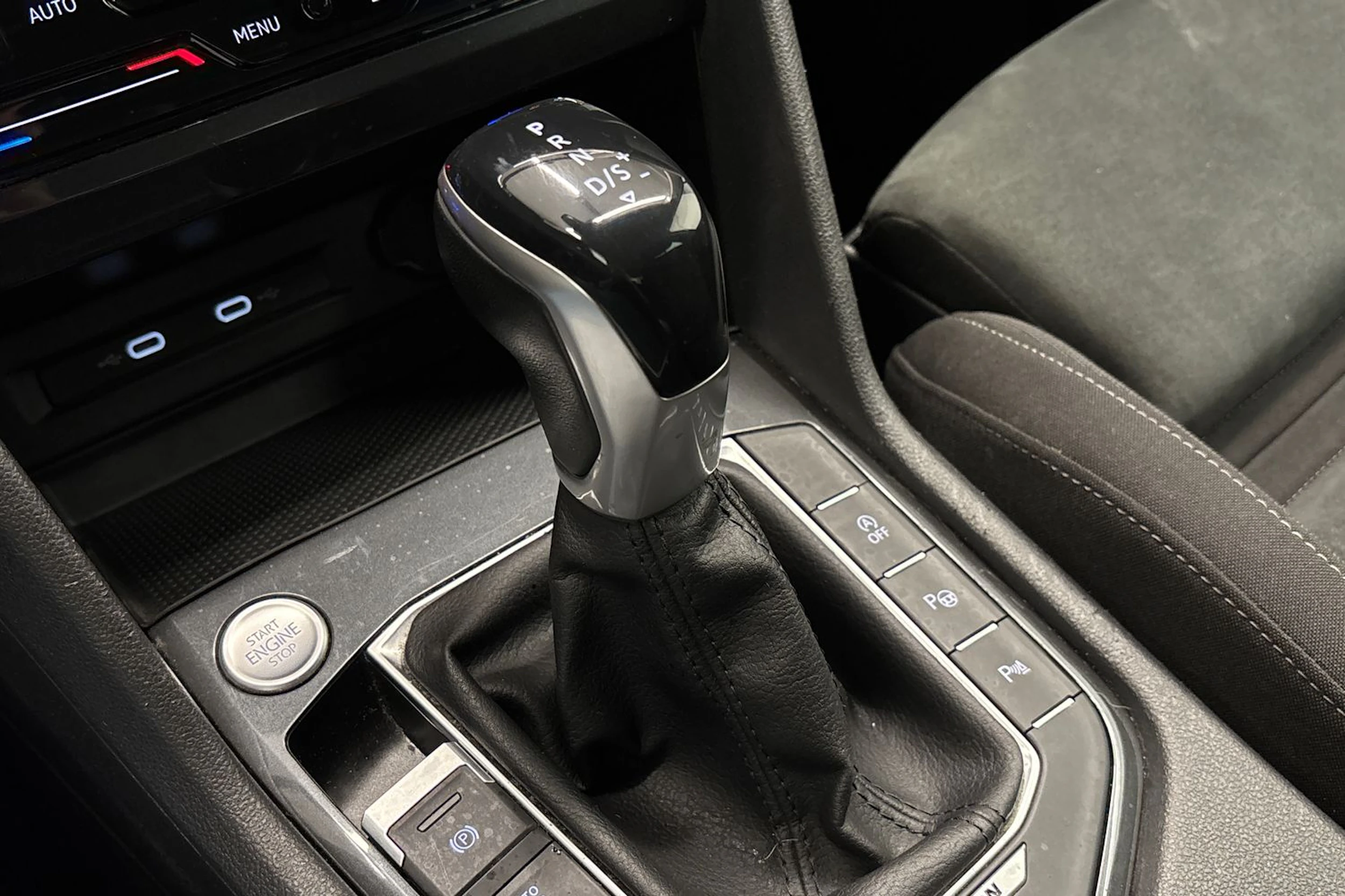 sininen Volkswagen Tiguan 2021 kuva 21.