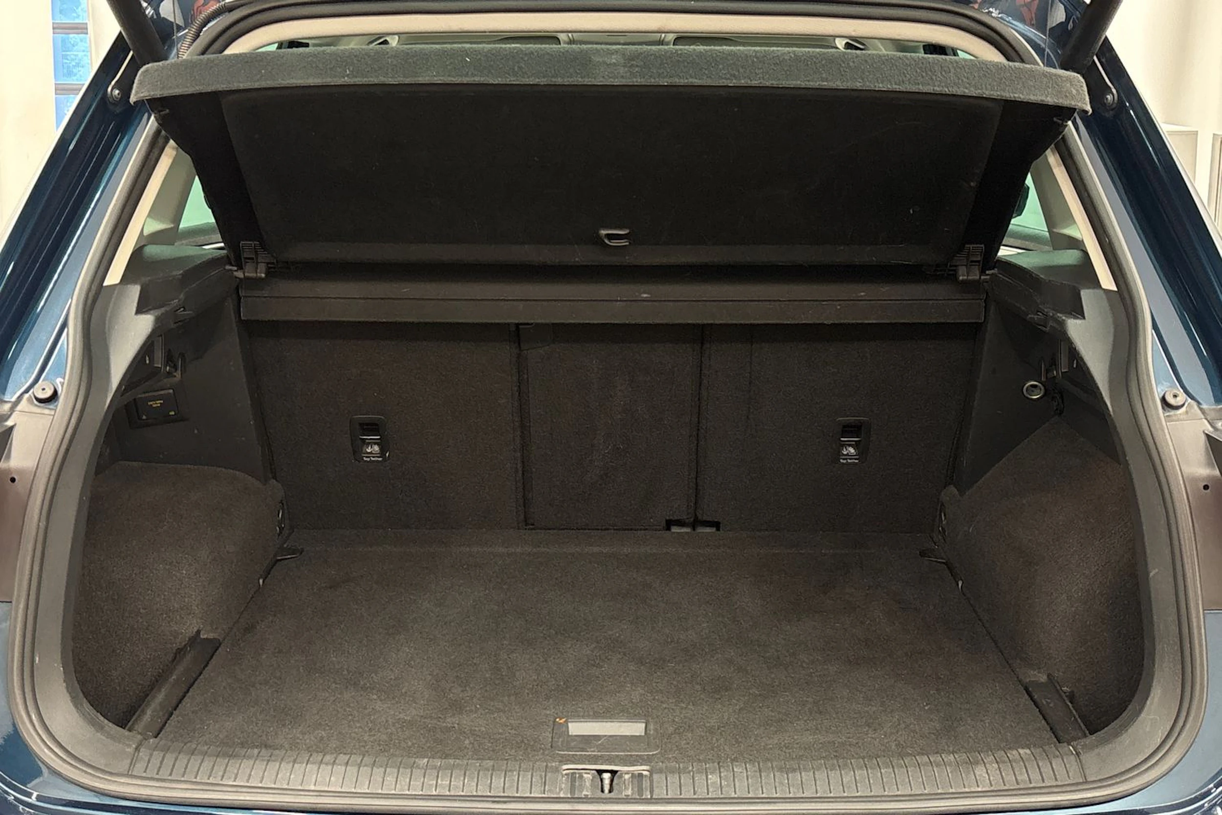 sininen Volkswagen Tiguan 2021 kuva 22.