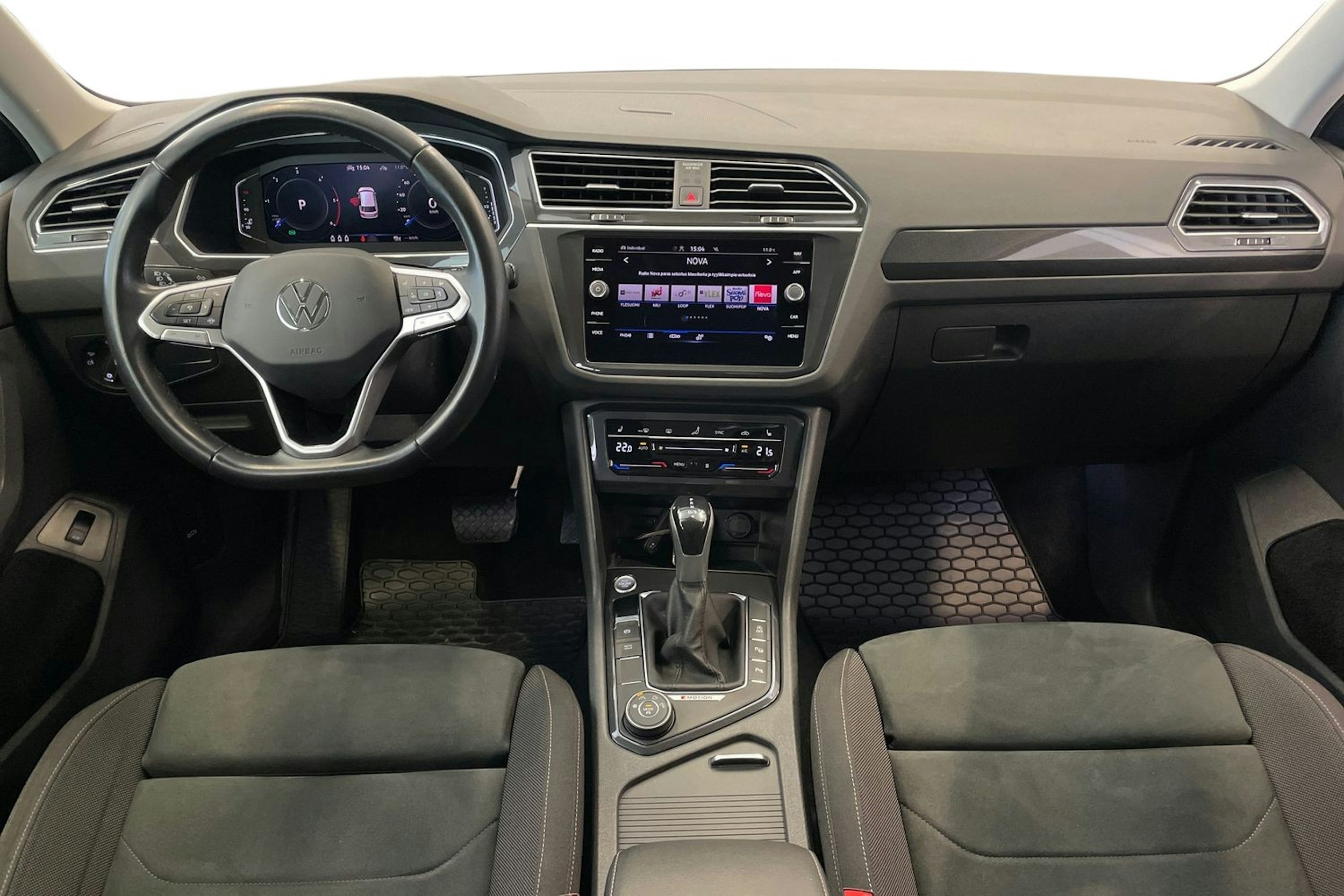 Harmaa Volkswagen Tiguan 2021 kuva 9.