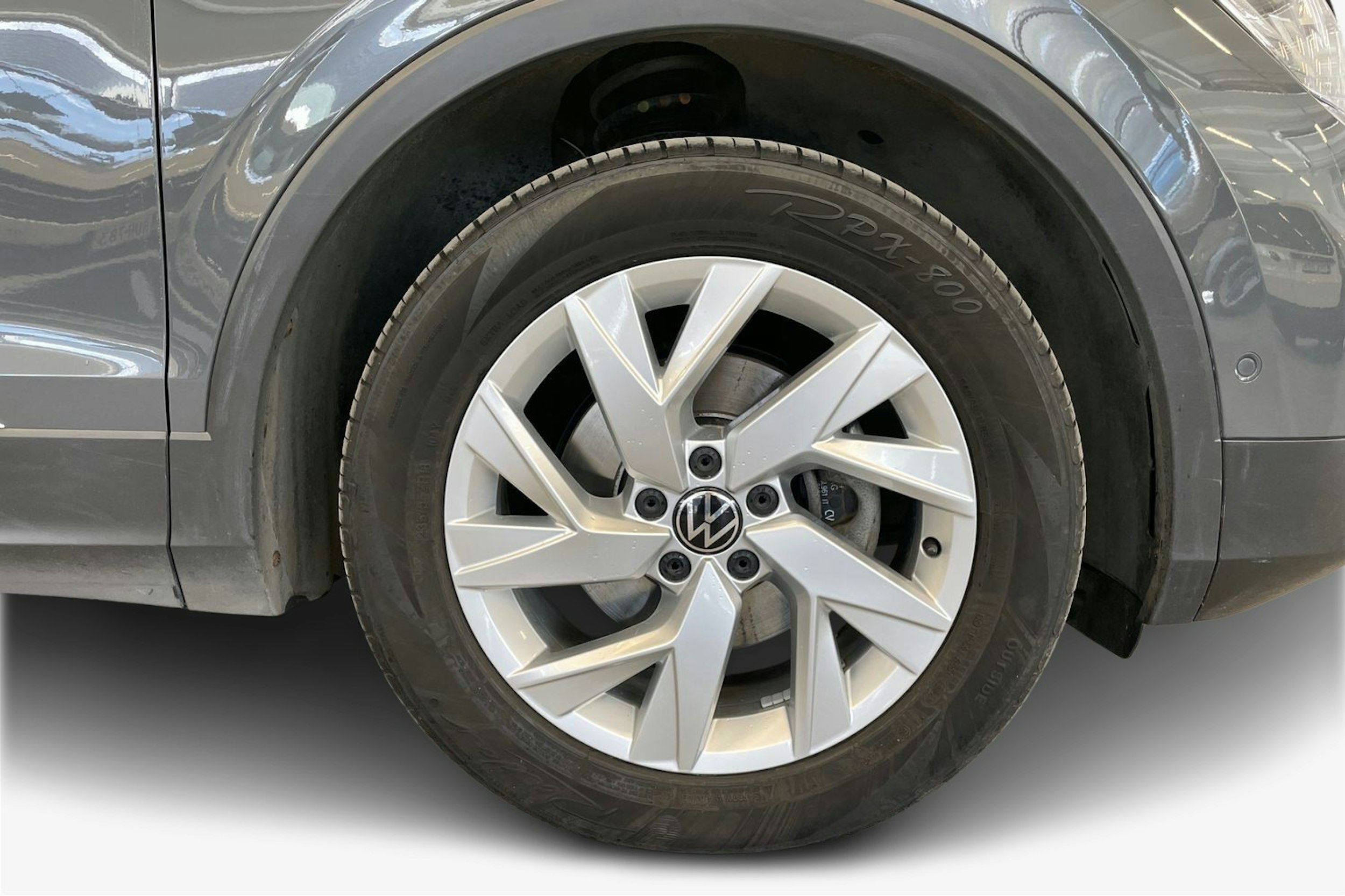 Harmaa Volkswagen Tiguan 2021 kuva 11.