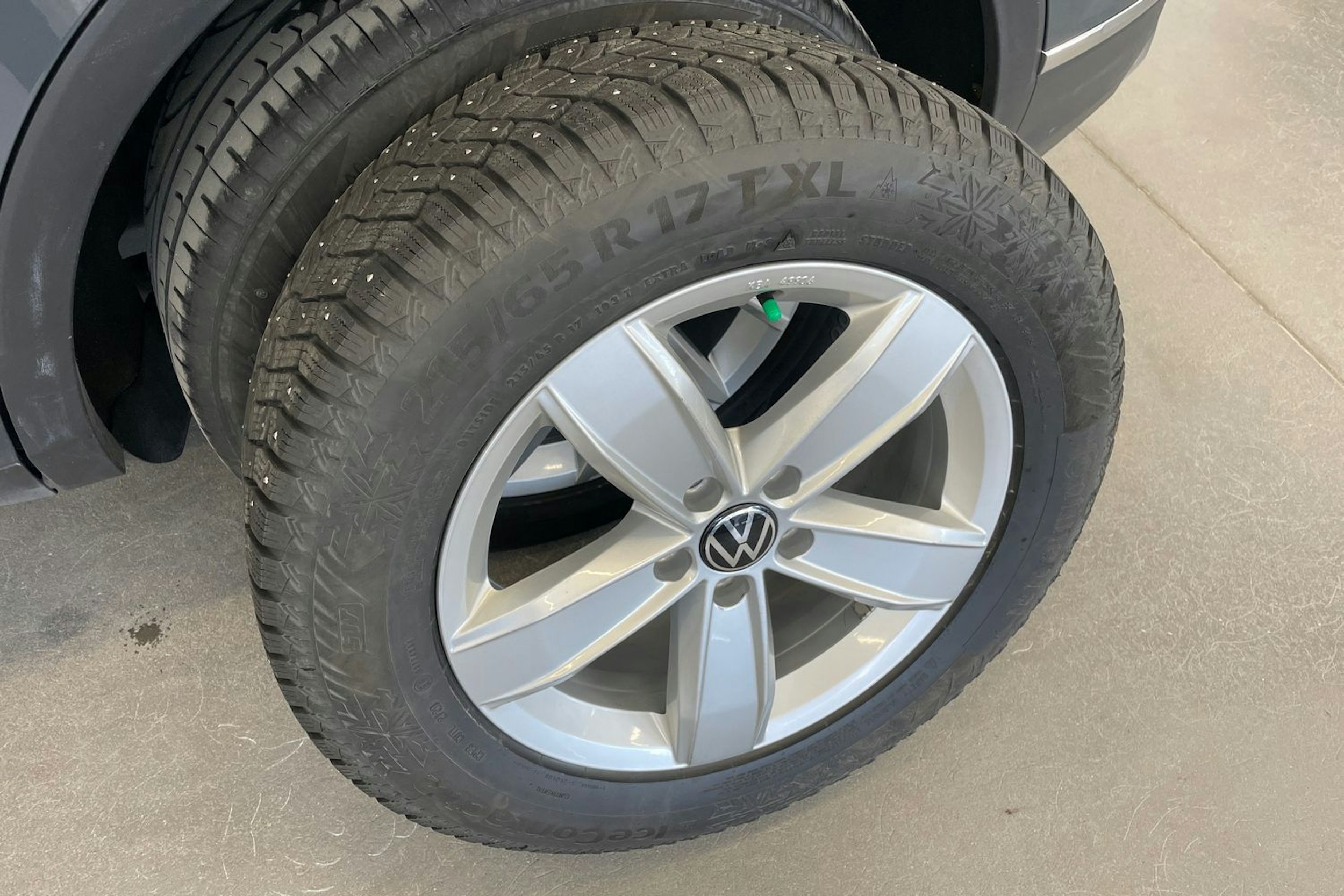 Harmaa Volkswagen Tiguan 2021 kuva 13.