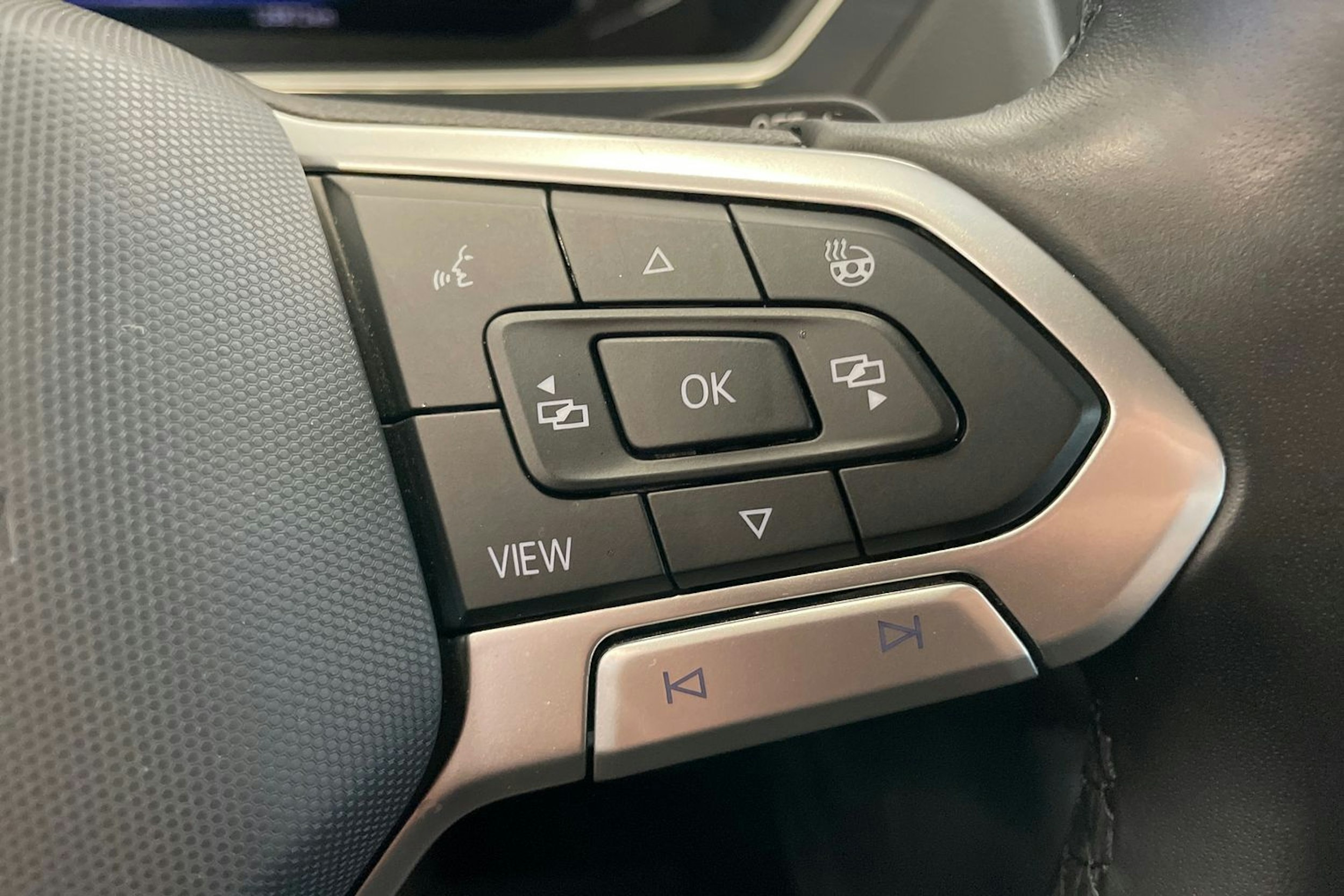 Harmaa Volkswagen Tiguan 2021 kuva 17.
