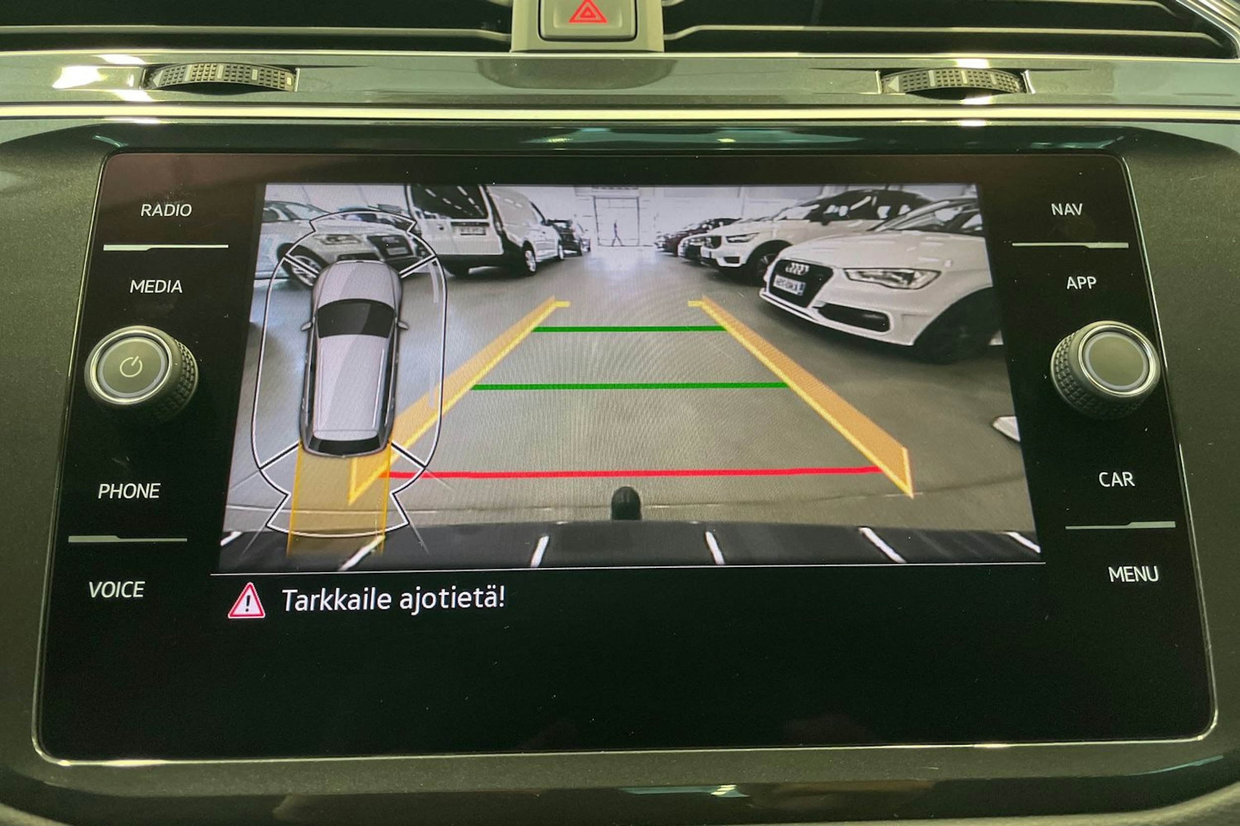 Harmaa Volkswagen Tiguan 2021 kuva 18.