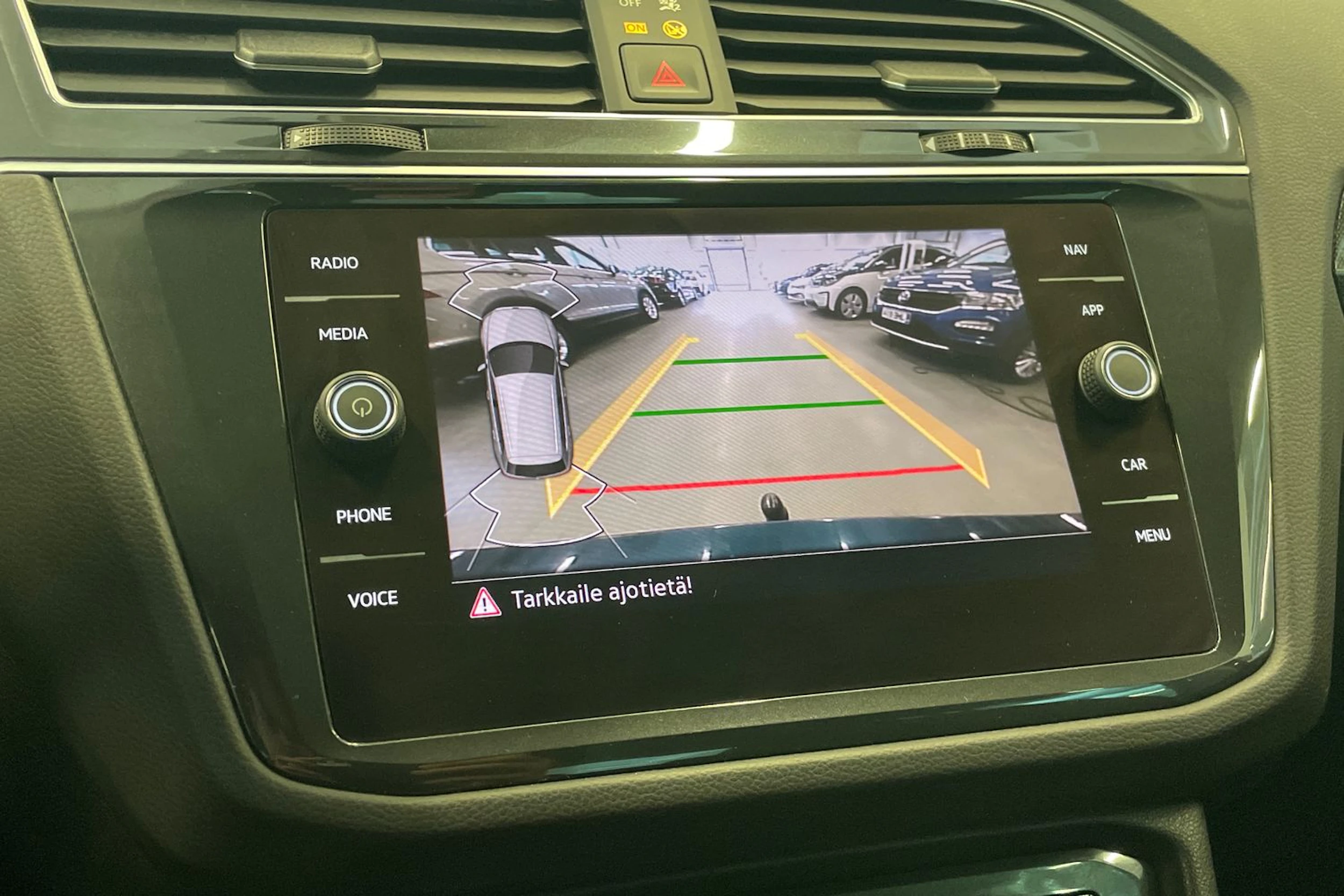 sininen Volkswagen Tiguan 2021 kuva 17.