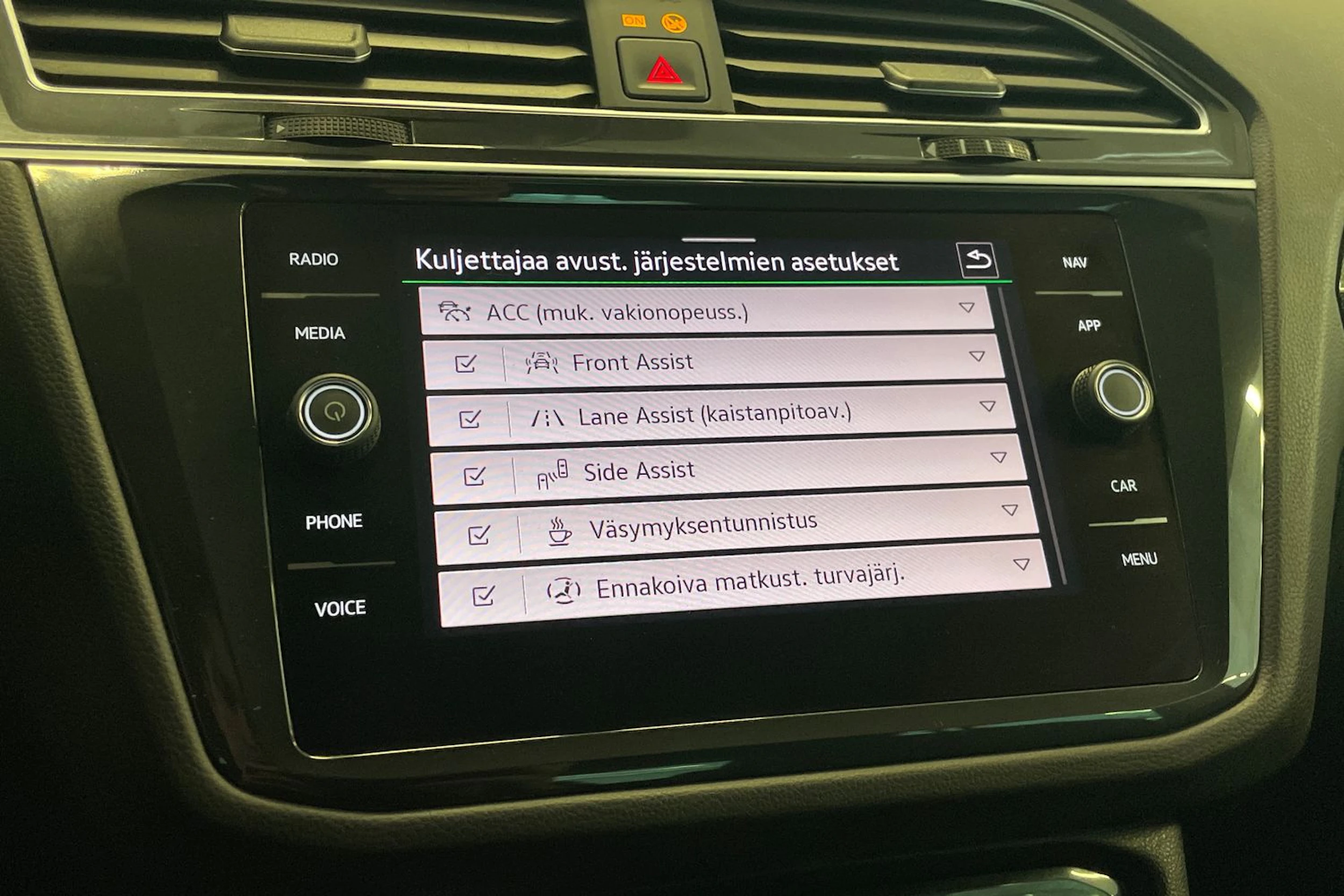 sininen Volkswagen Tiguan 2021 kuva 20.
