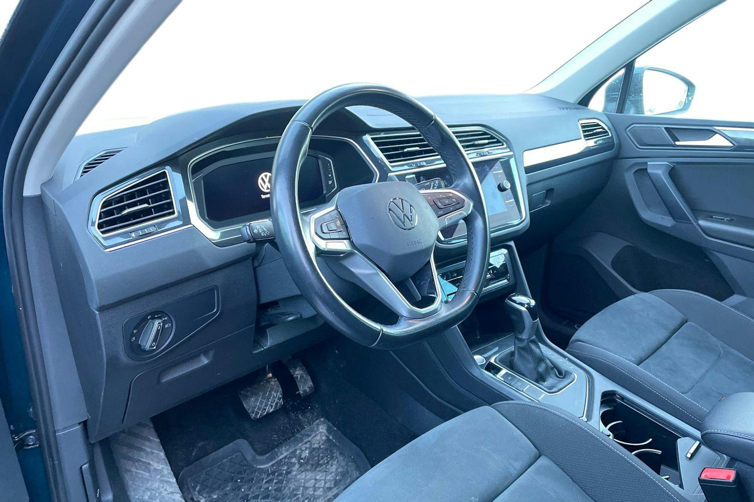 sininen Volkswagen Tiguan 2021 kuva 3.