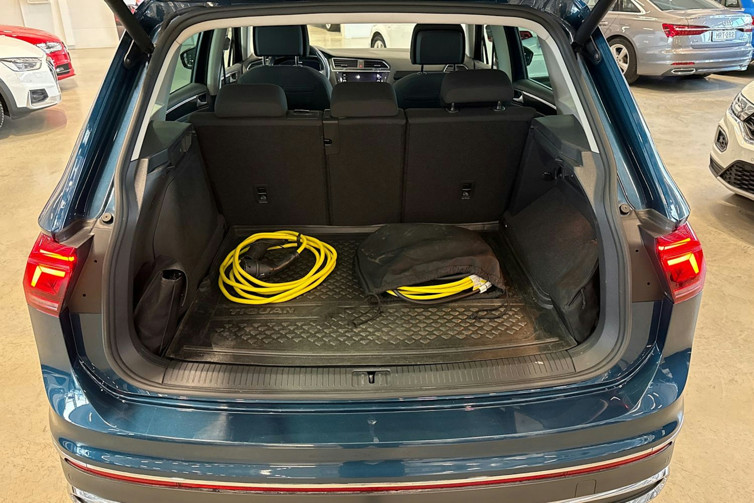 sininen Volkswagen Tiguan 2021 kuva 11.