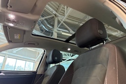 sininen Volkswagen Tiguan 2021 kuva 18.