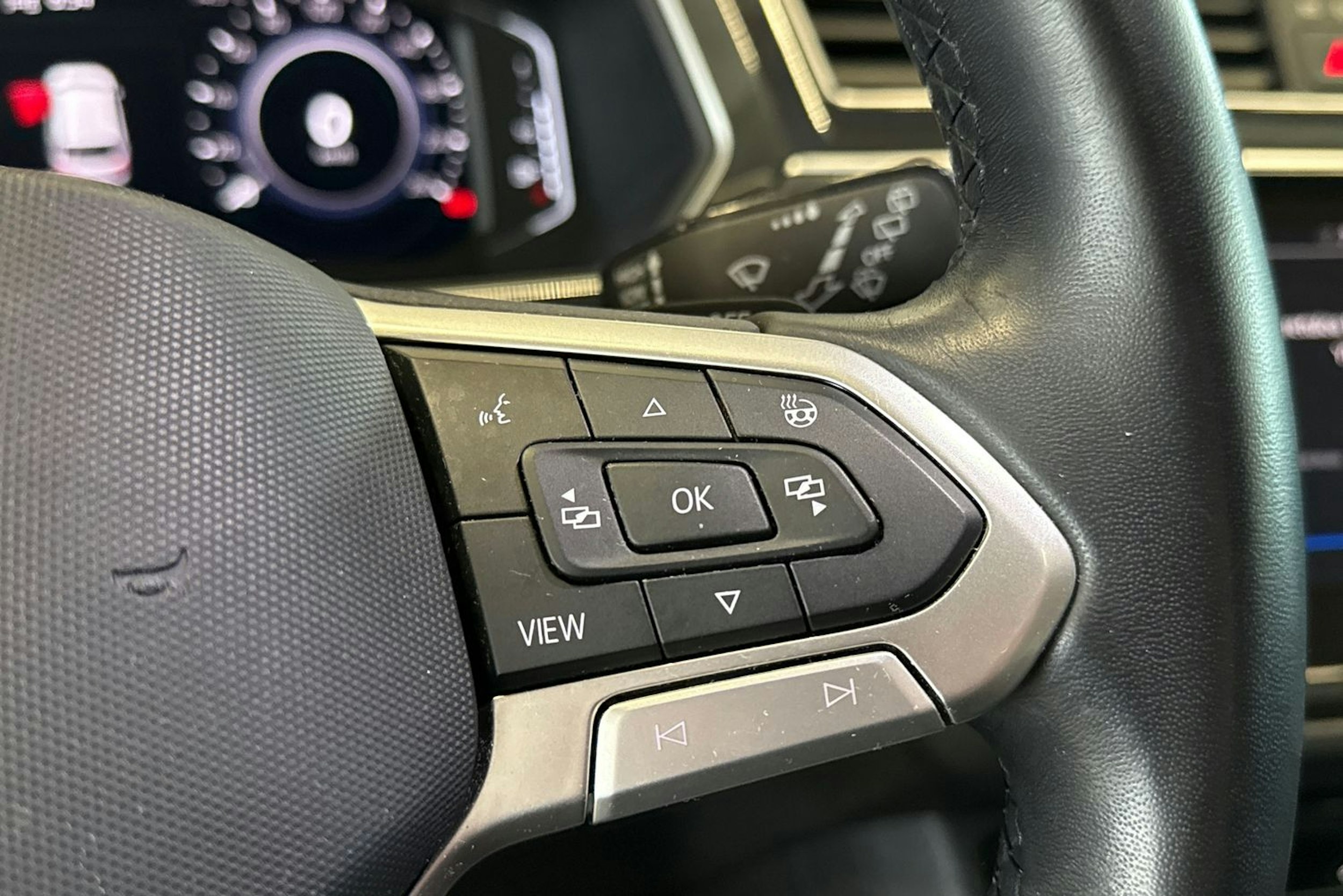 sininen Volkswagen Tiguan 2021 kuva 22.