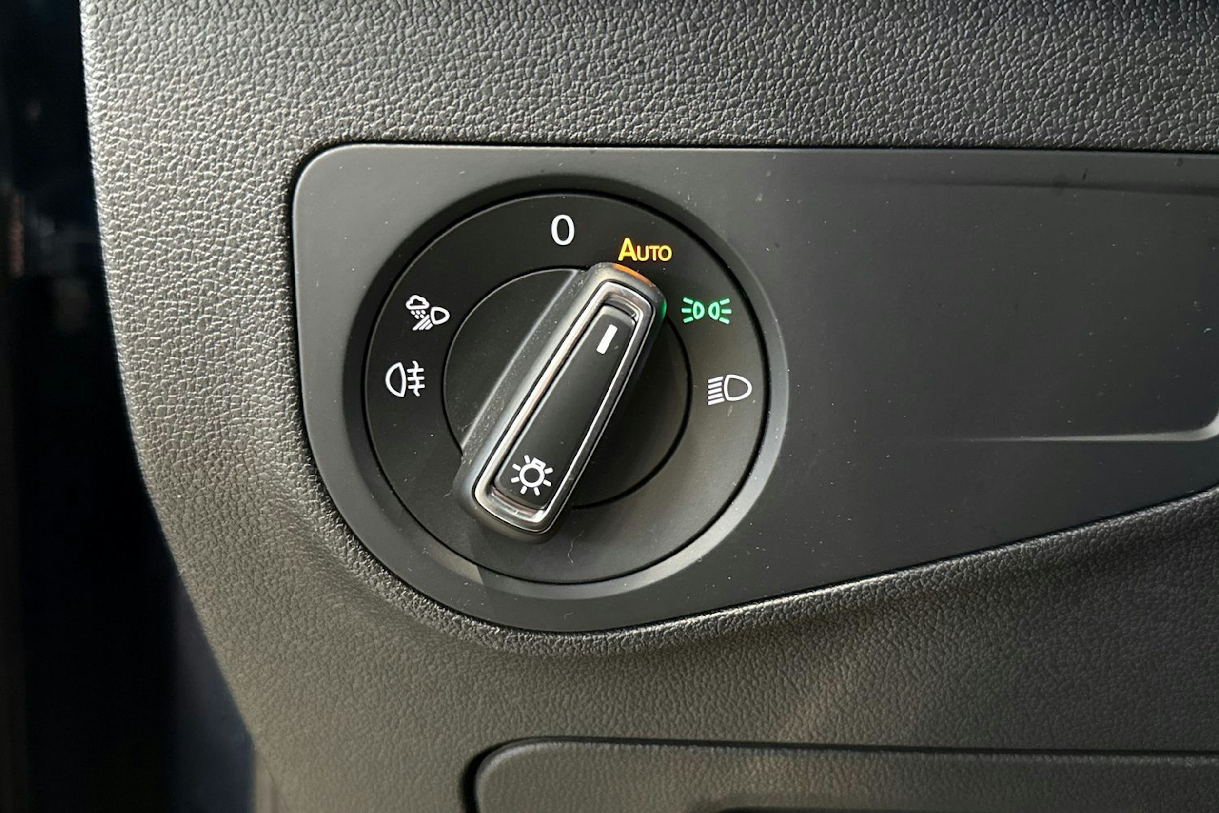 sininen Volkswagen Tiguan 2021 kuva 23.