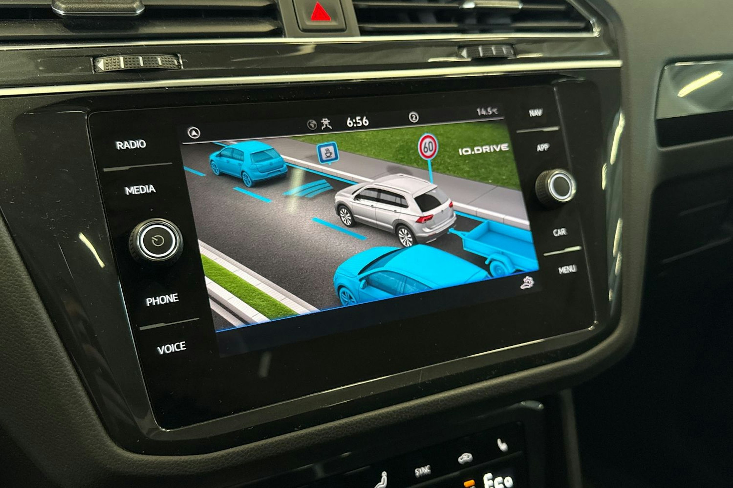 sininen Volkswagen Tiguan 2021 kuva 28.