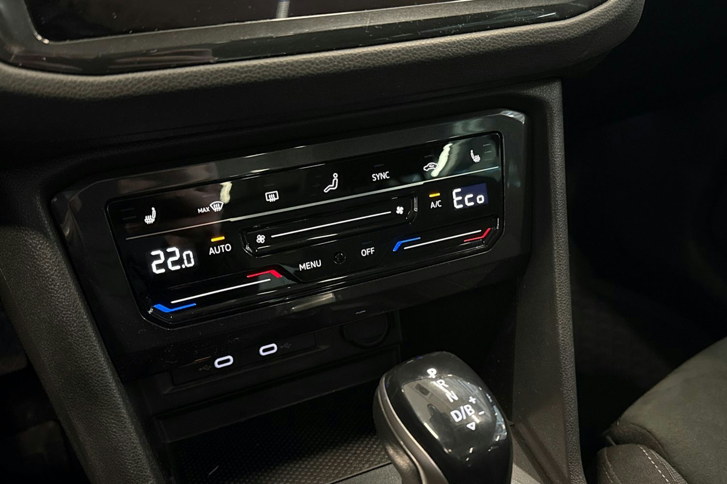 sininen Volkswagen Tiguan 2021 kuva 29.