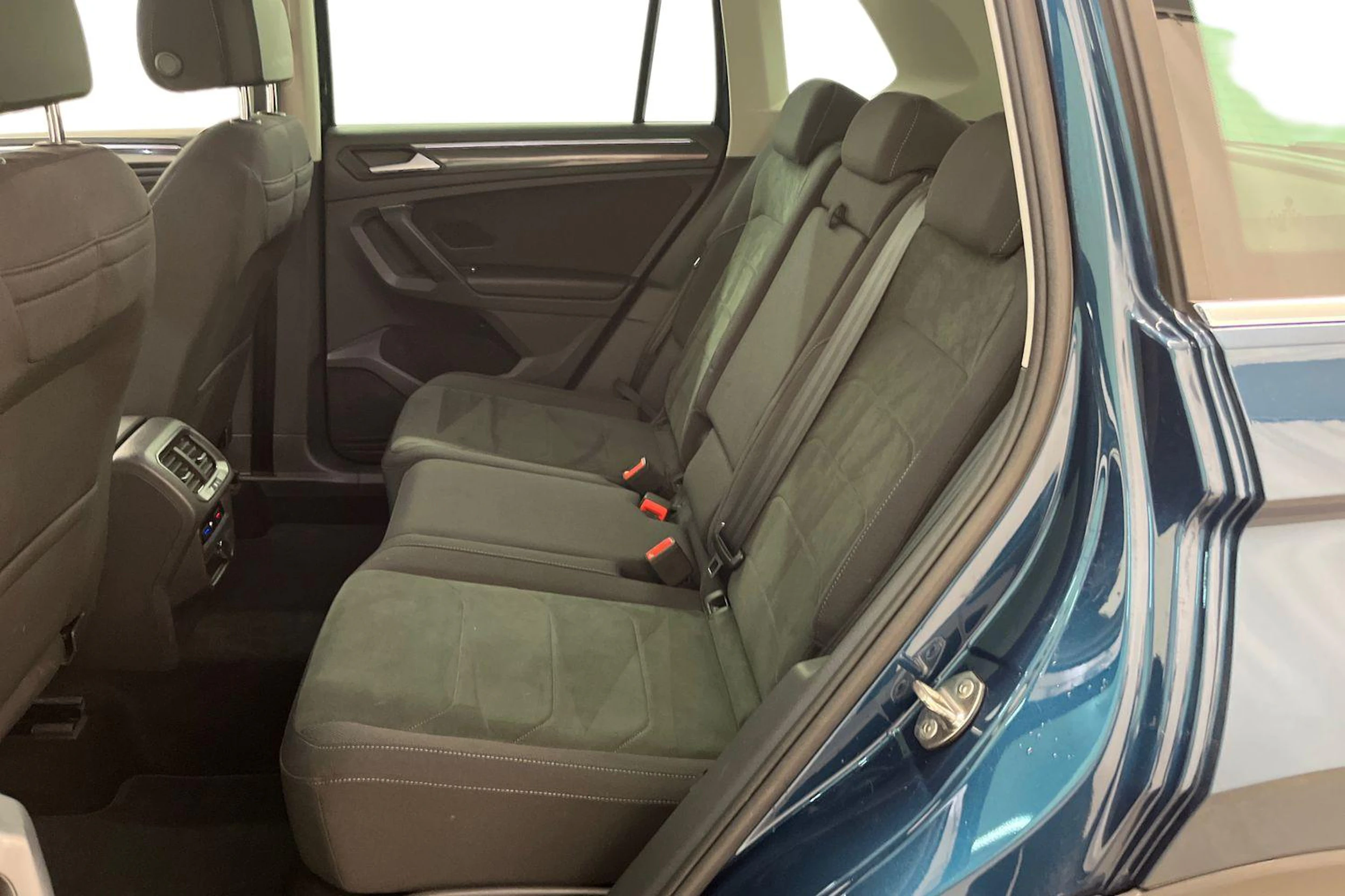 sininen Volkswagen Tiguan 2021 kuva 11.