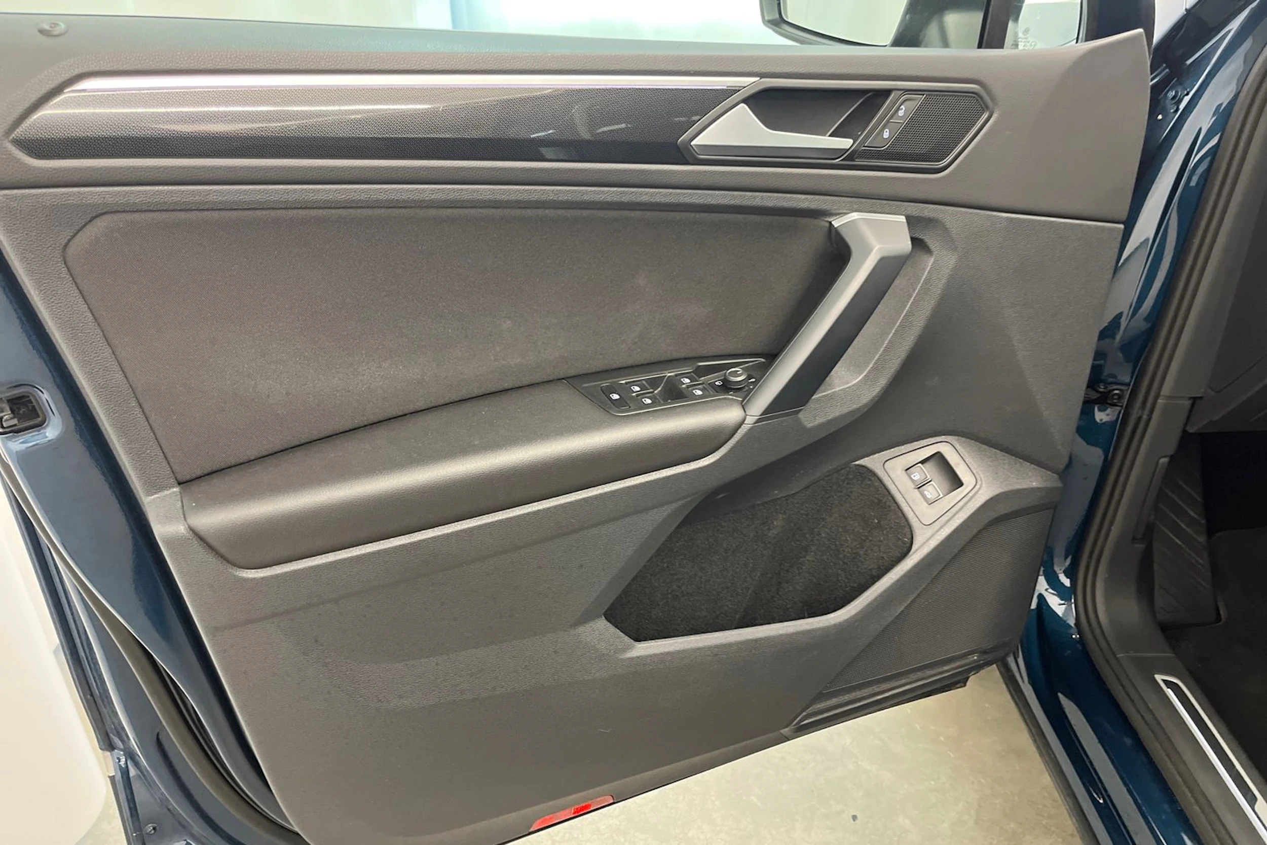 sininen Volkswagen Tiguan 2021 kuva 15.