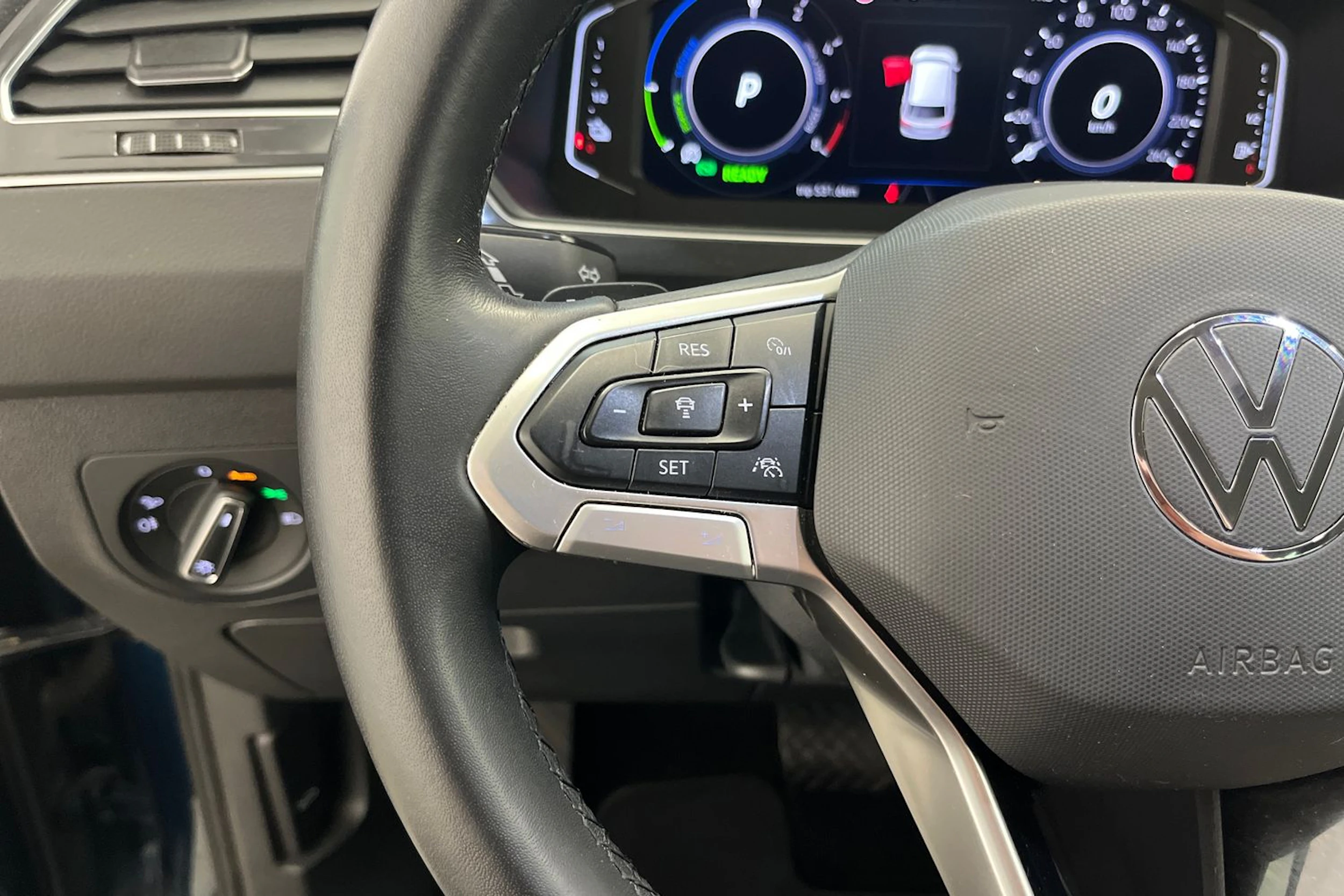 sininen Volkswagen Tiguan 2021 kuva 17.