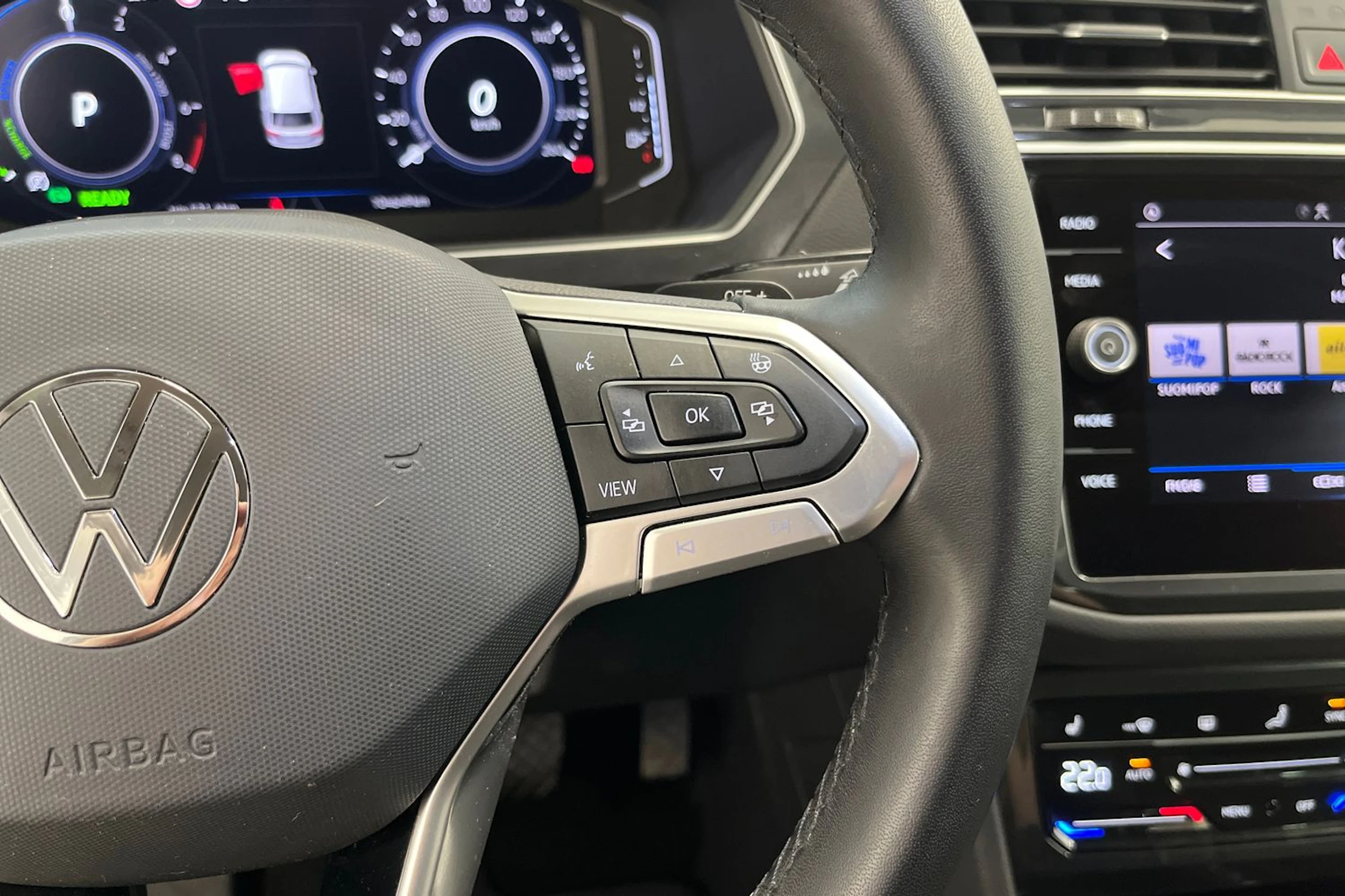 sininen Volkswagen Tiguan 2021 kuva 18.