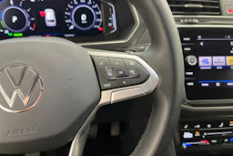 sininen Volkswagen Tiguan 2021 kuva 18.