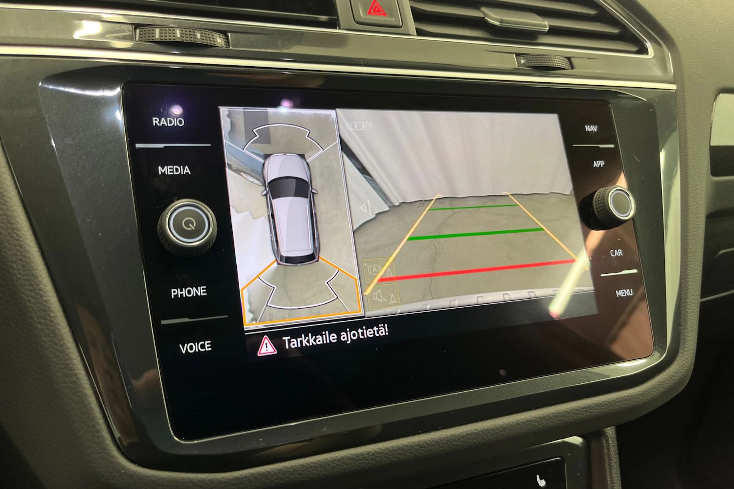 sininen Volkswagen Tiguan 2021 kuva 20.