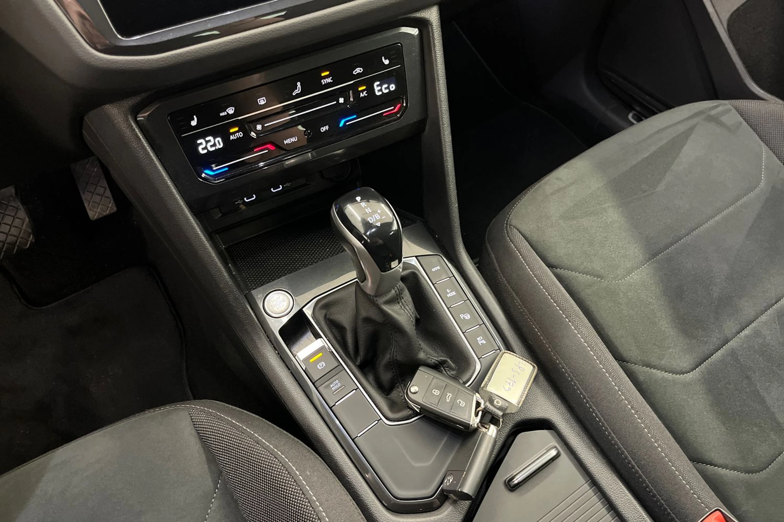sininen Volkswagen Tiguan 2021 kuva 21.