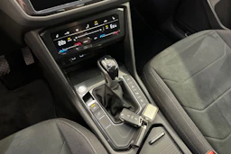 sininen Volkswagen Tiguan 2021 kuva 21.