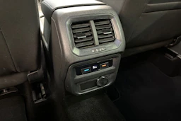 sininen Volkswagen Tiguan 2021 kuva 22.