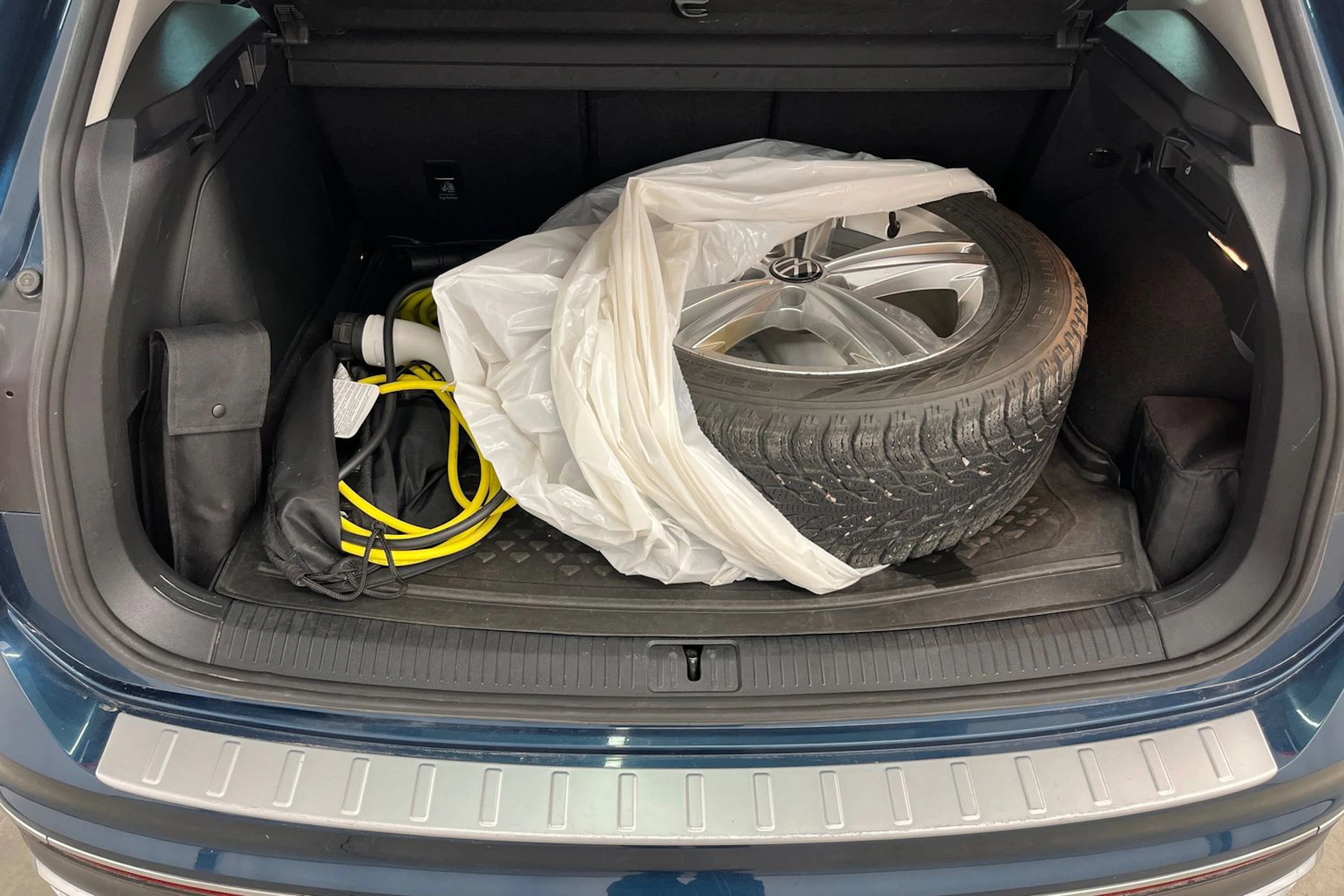 sininen Volkswagen Tiguan 2021 kuva 23.