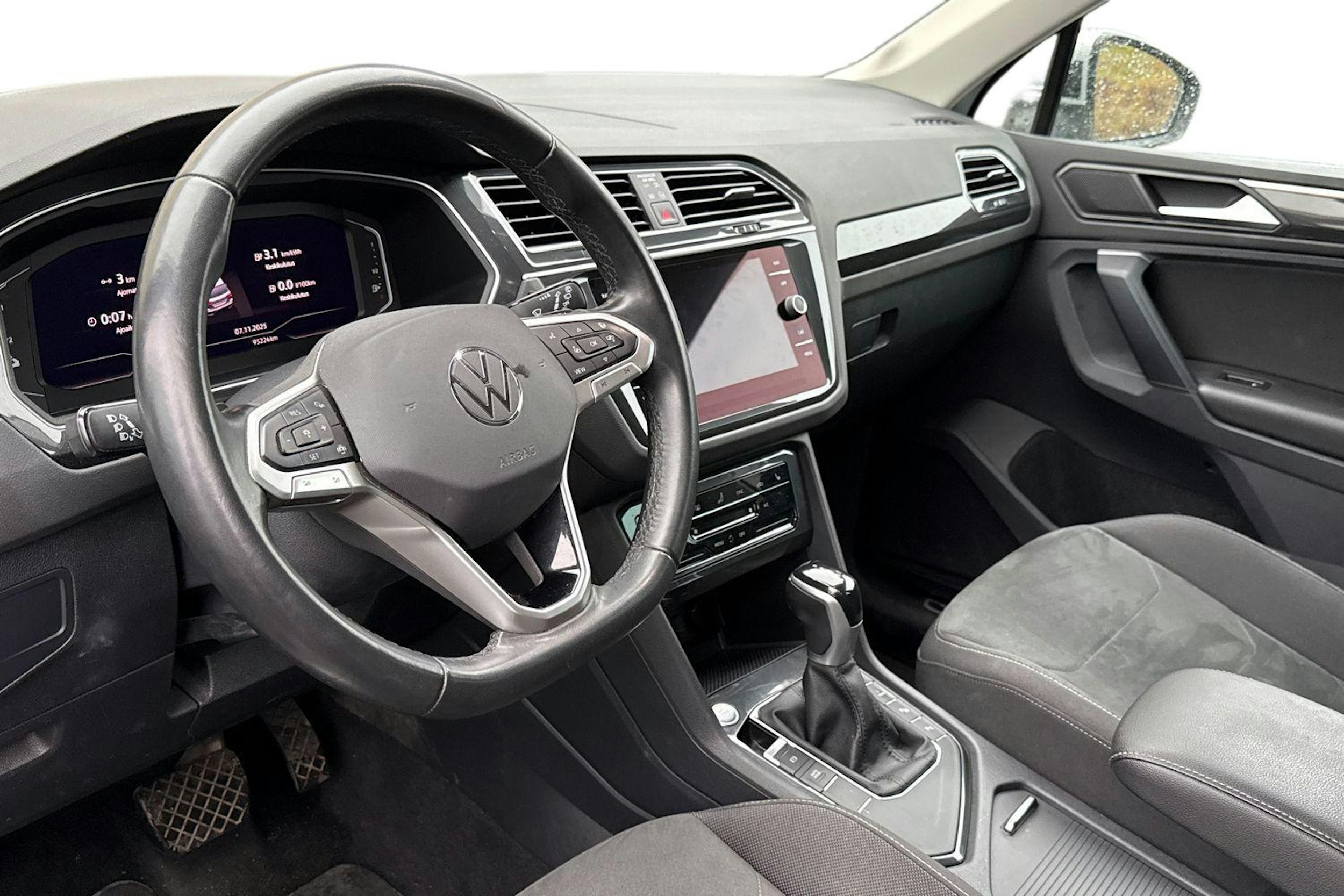 met. hopea Volkswagen Tiguan 2021 kuva 3.