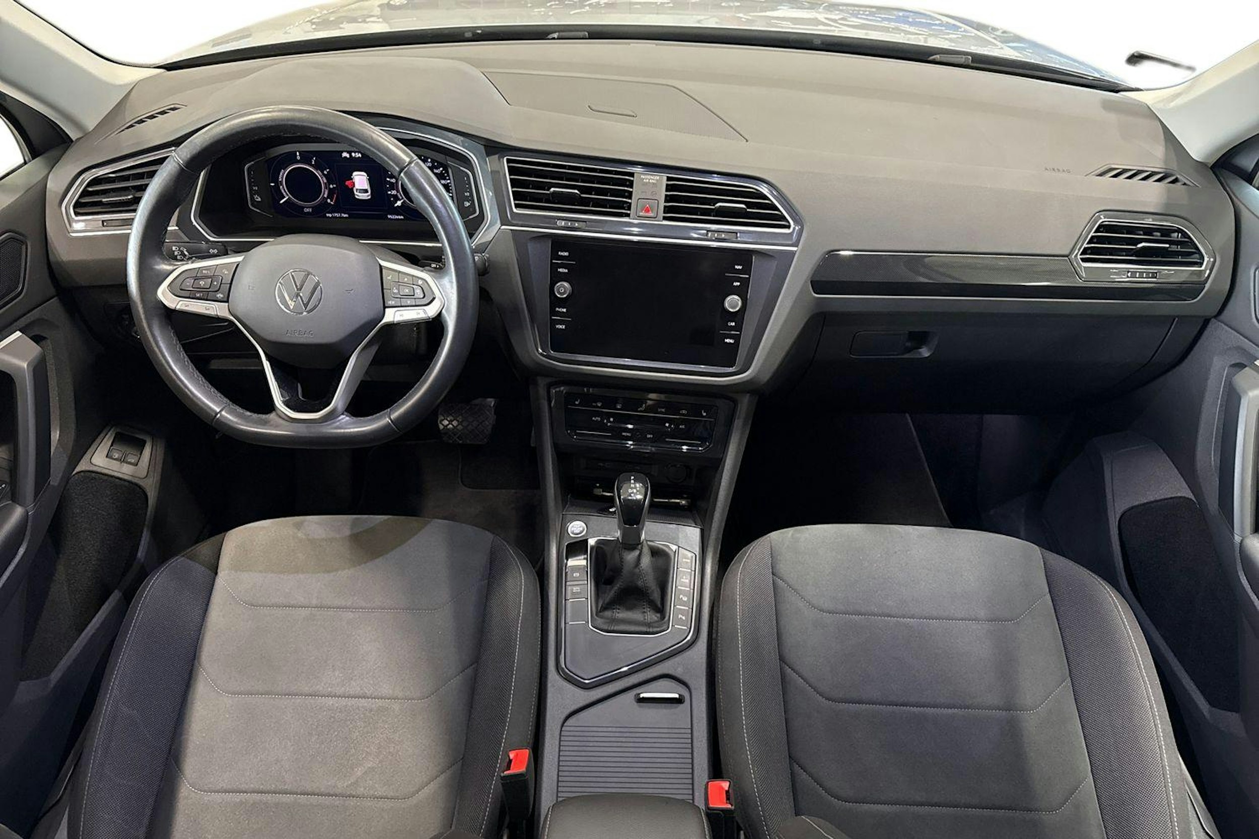 met. hopea Volkswagen Tiguan 2021 kuva 9.