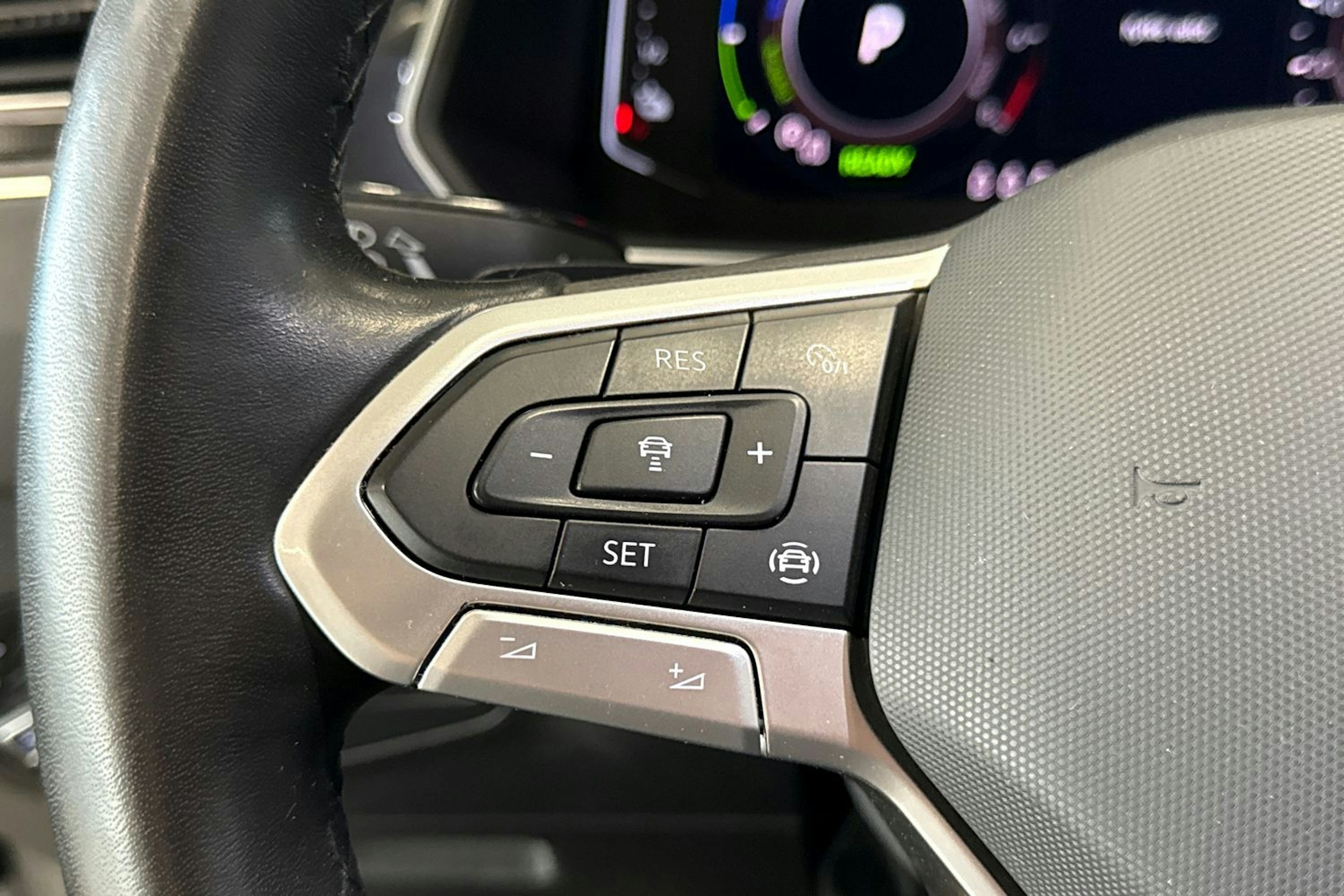 met. hopea Volkswagen Tiguan 2021 kuva 15.