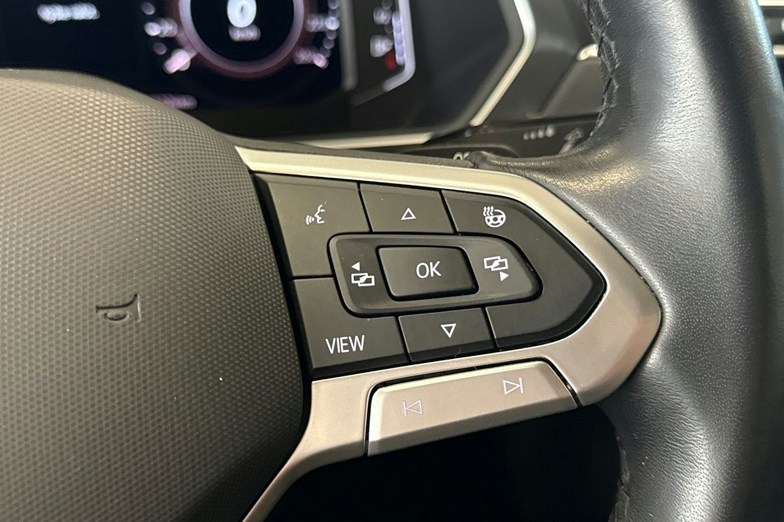 met. hopea Volkswagen Tiguan 2021 kuva 16.