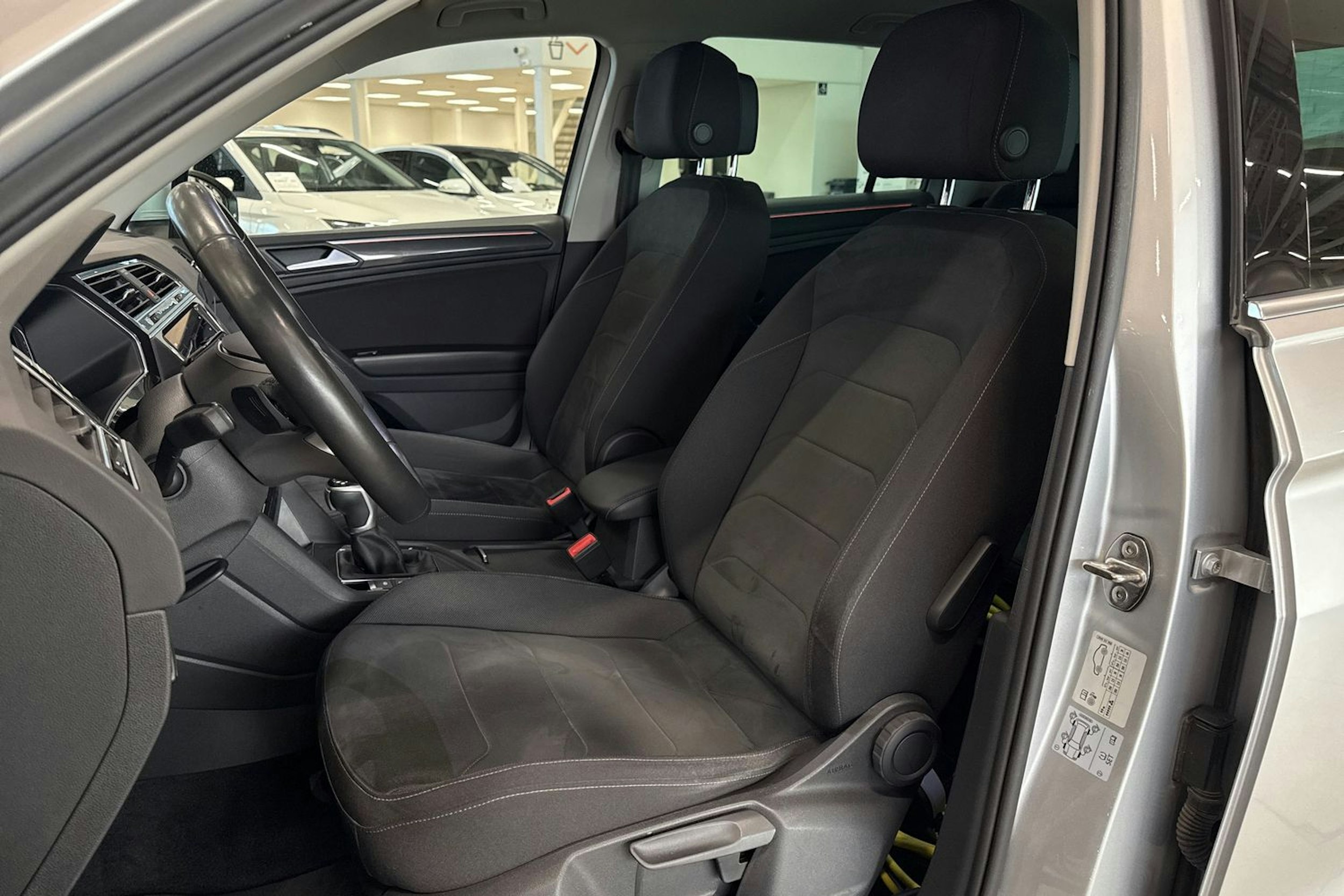 met. hopea Volkswagen Tiguan 2021 kuva 22.