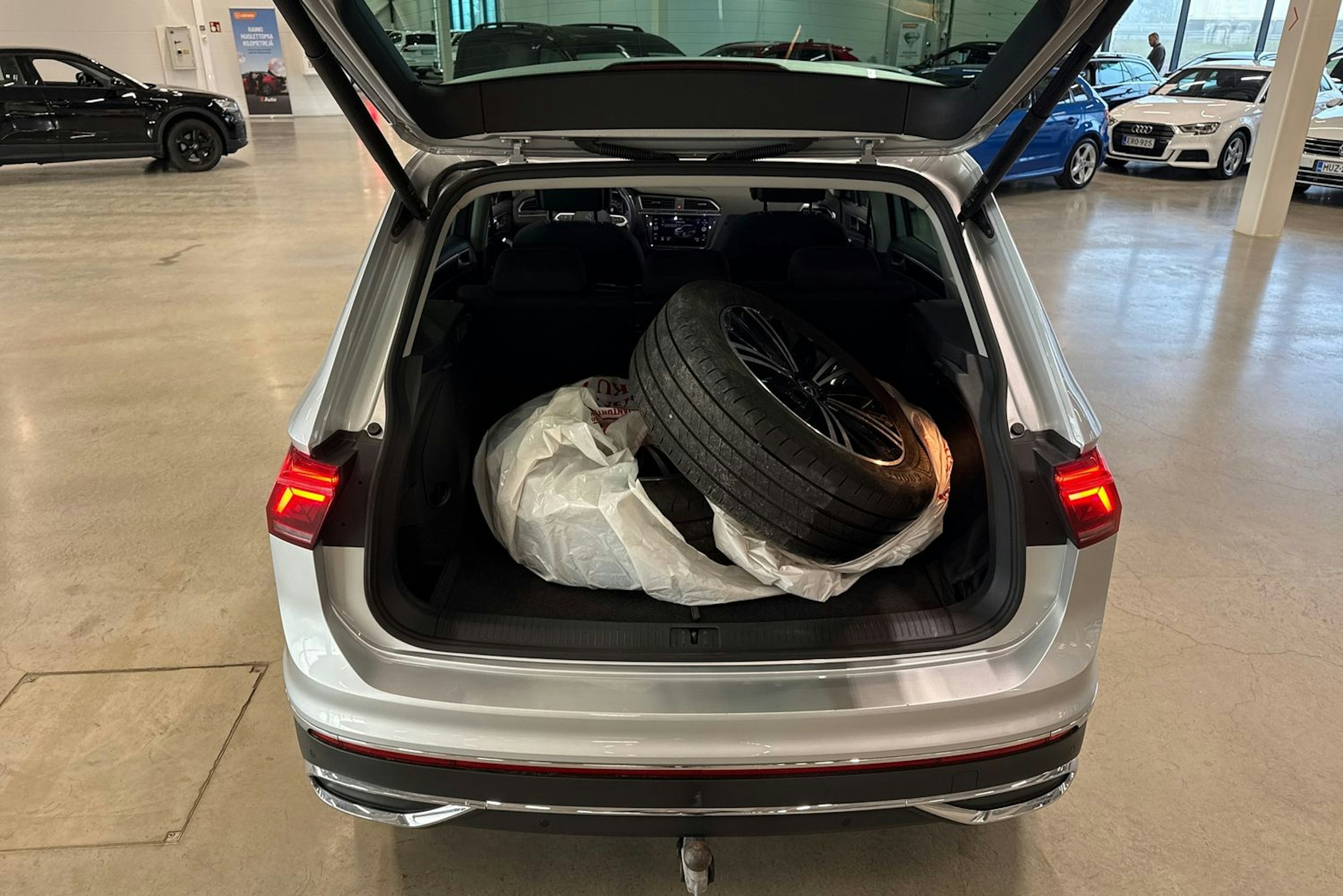 met. hopea Volkswagen Tiguan 2021 kuva 23.