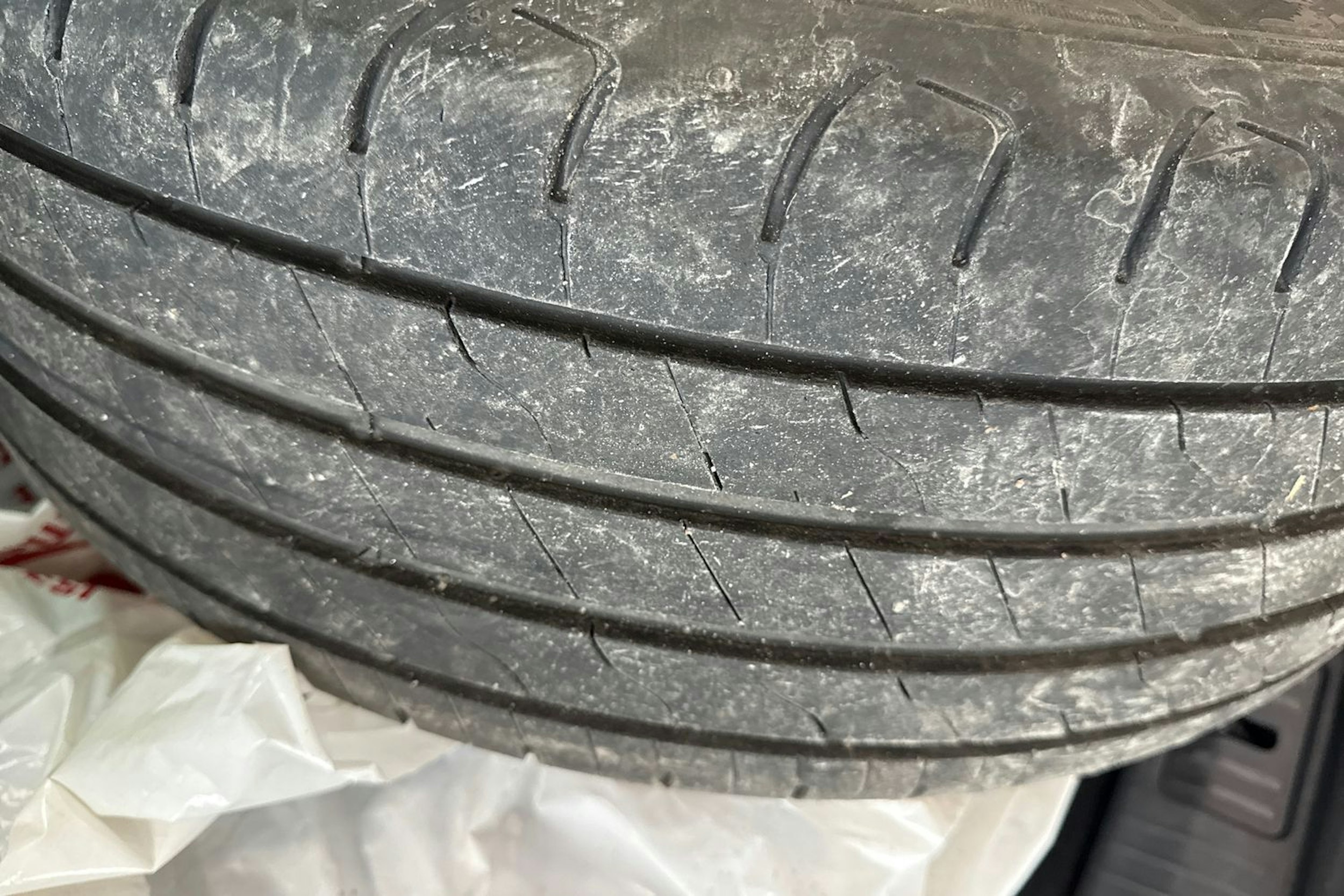 met. hopea Volkswagen Tiguan 2021 kuva 26.