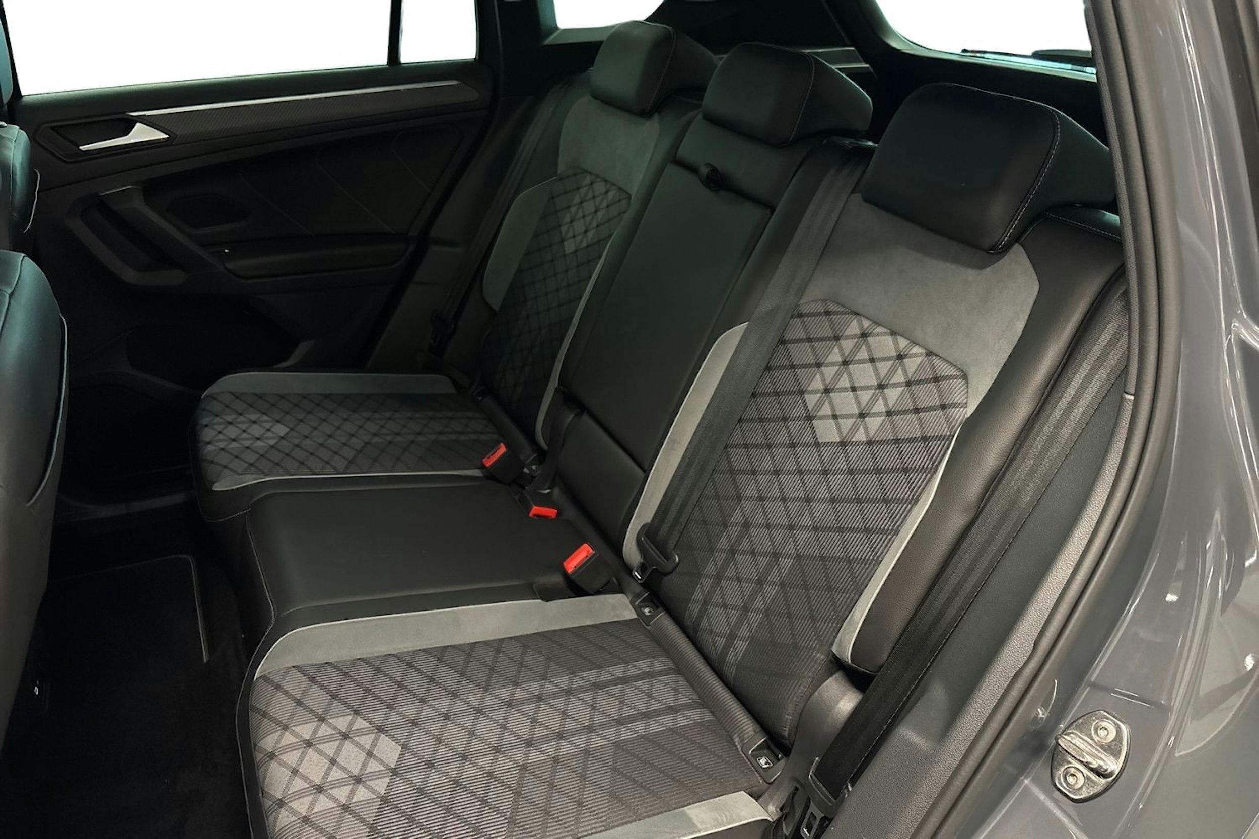 harmaa Volkswagen Tiguan 2021 kuva 10.