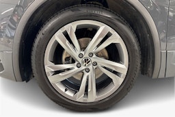 harmaa Volkswagen Tiguan 2021 kuva 11.