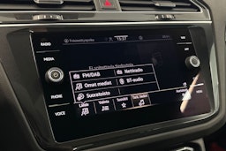 harmaa Volkswagen Tiguan 2021 kuva 15.