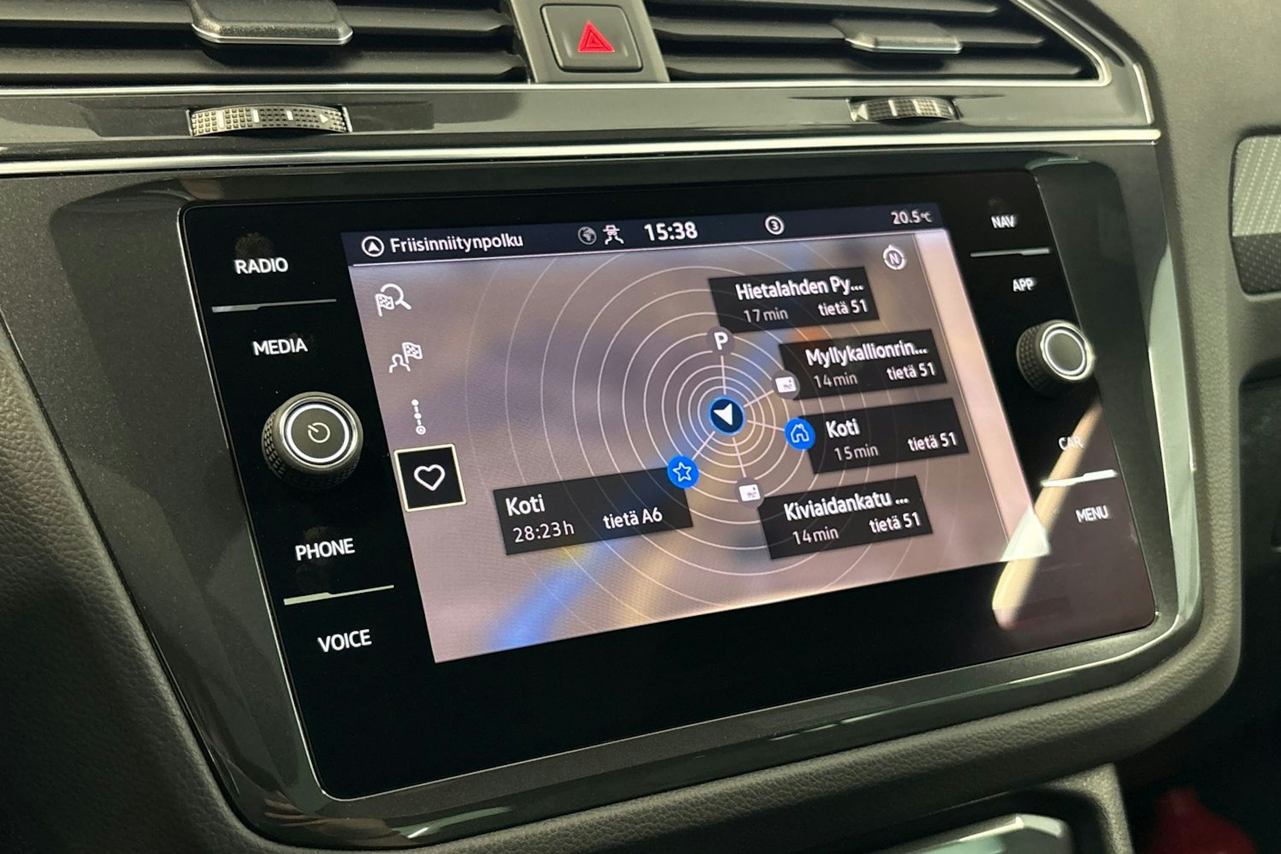 harmaa Volkswagen Tiguan 2021 kuva 17.