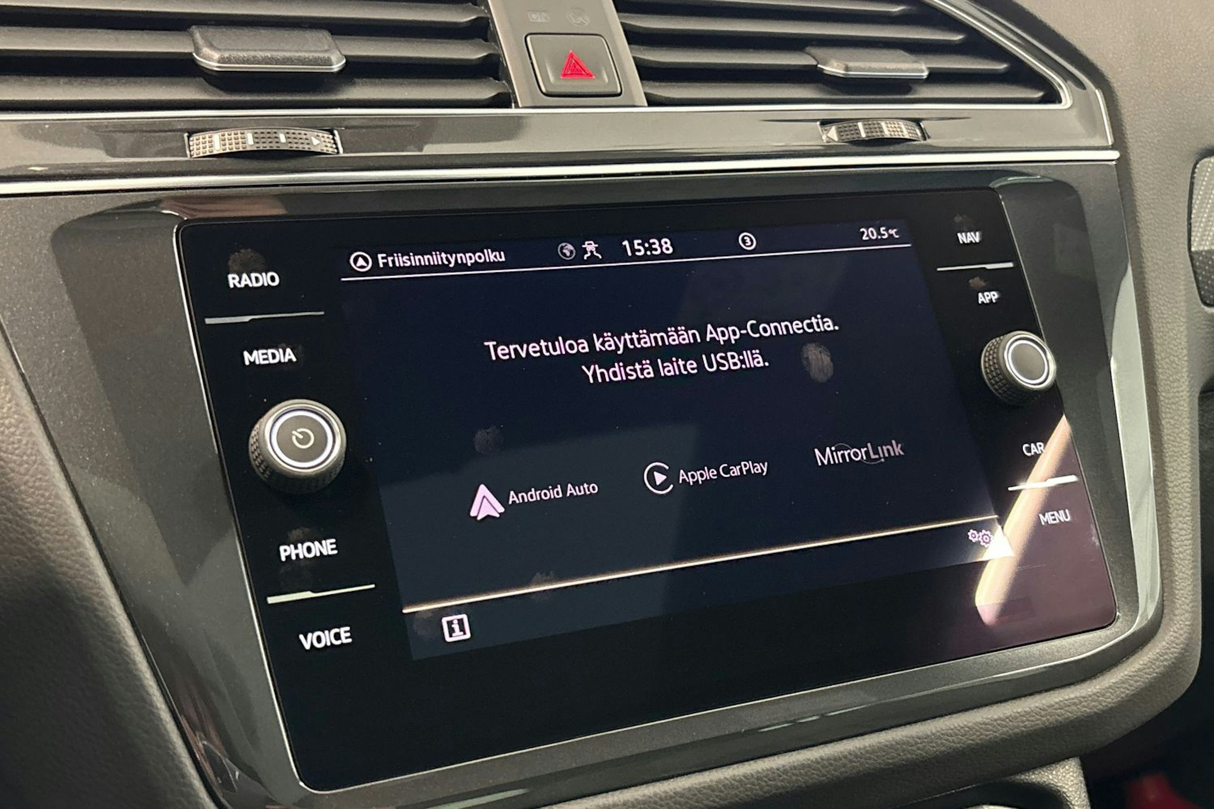 harmaa Volkswagen Tiguan 2021 kuva 18.
