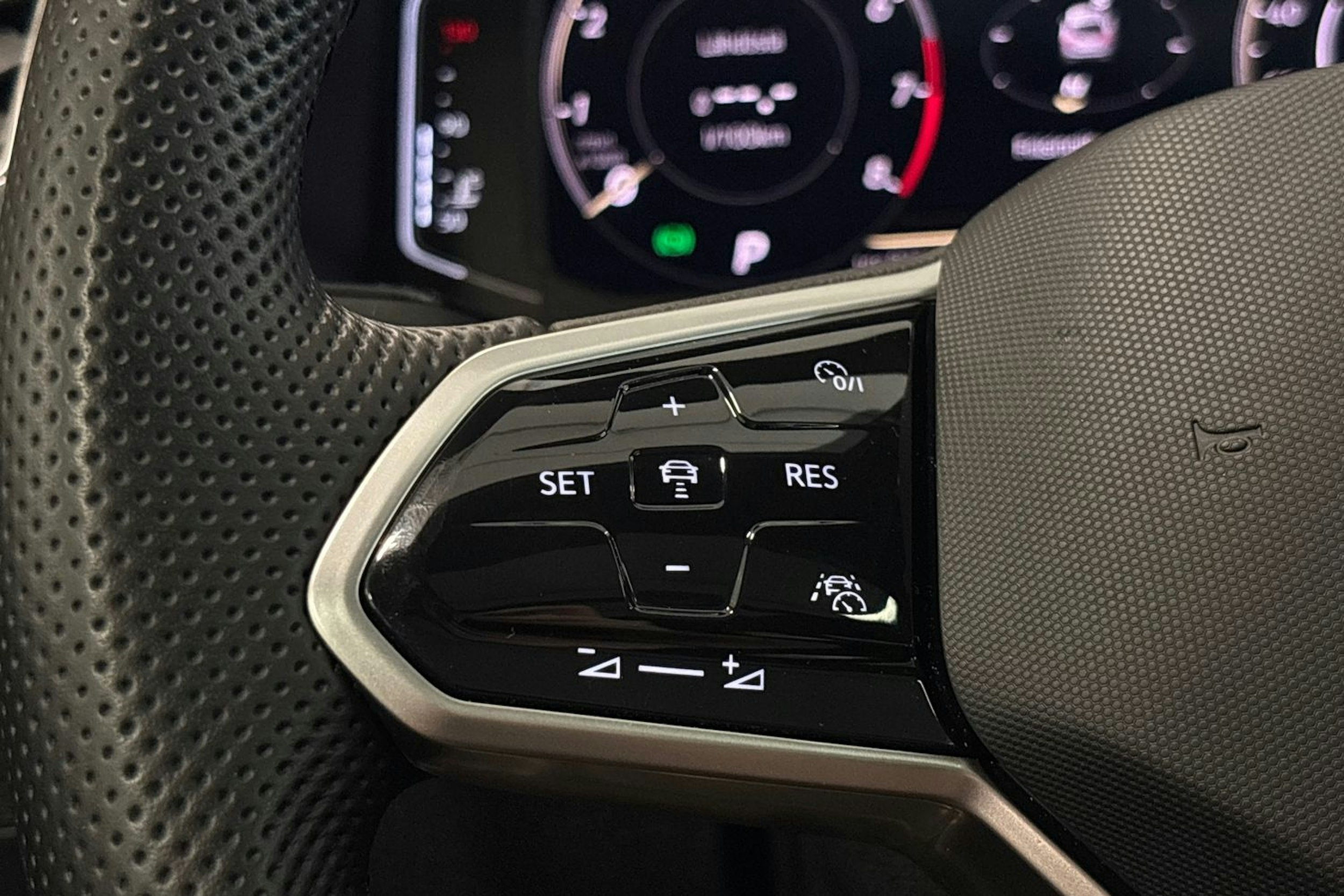 harmaa Volkswagen Tiguan 2021 kuva 20.