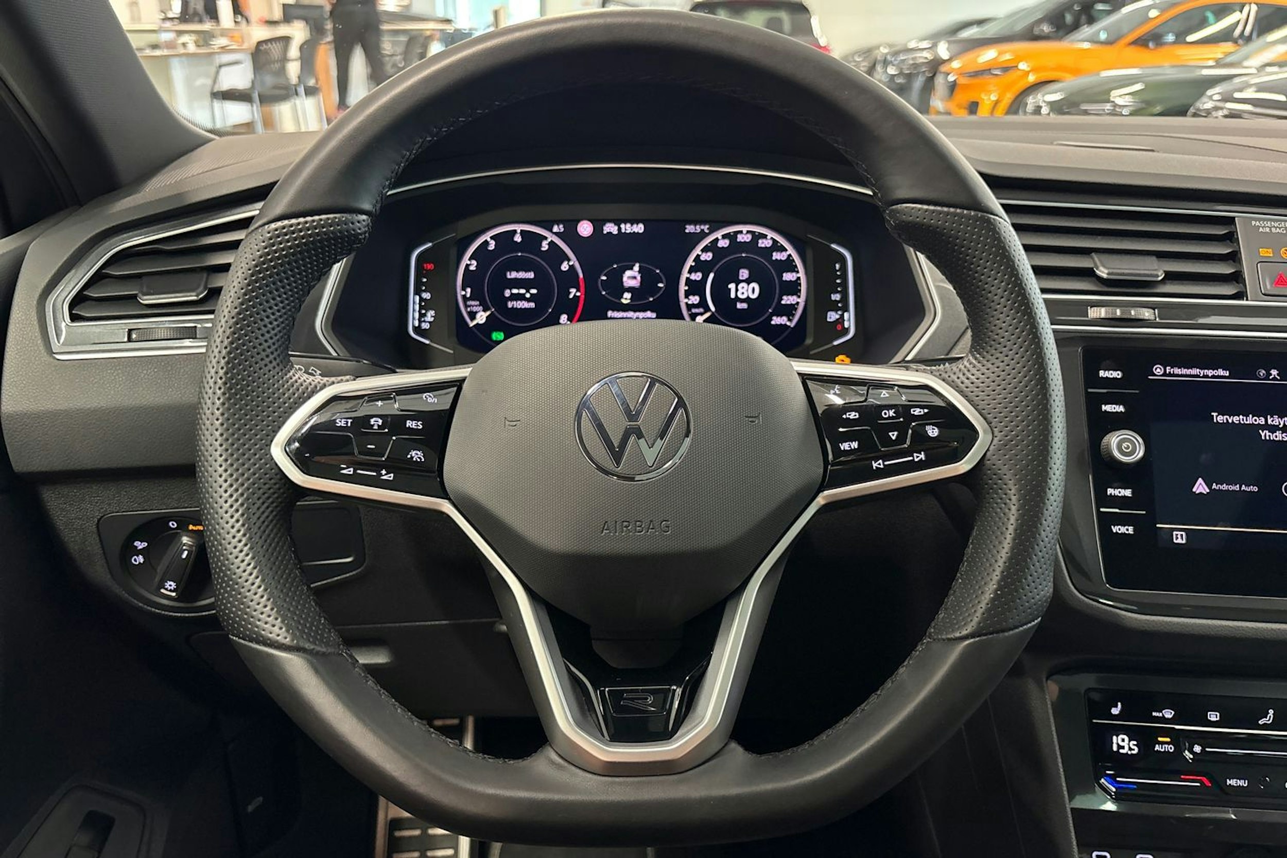harmaa Volkswagen Tiguan 2021 kuva 22.